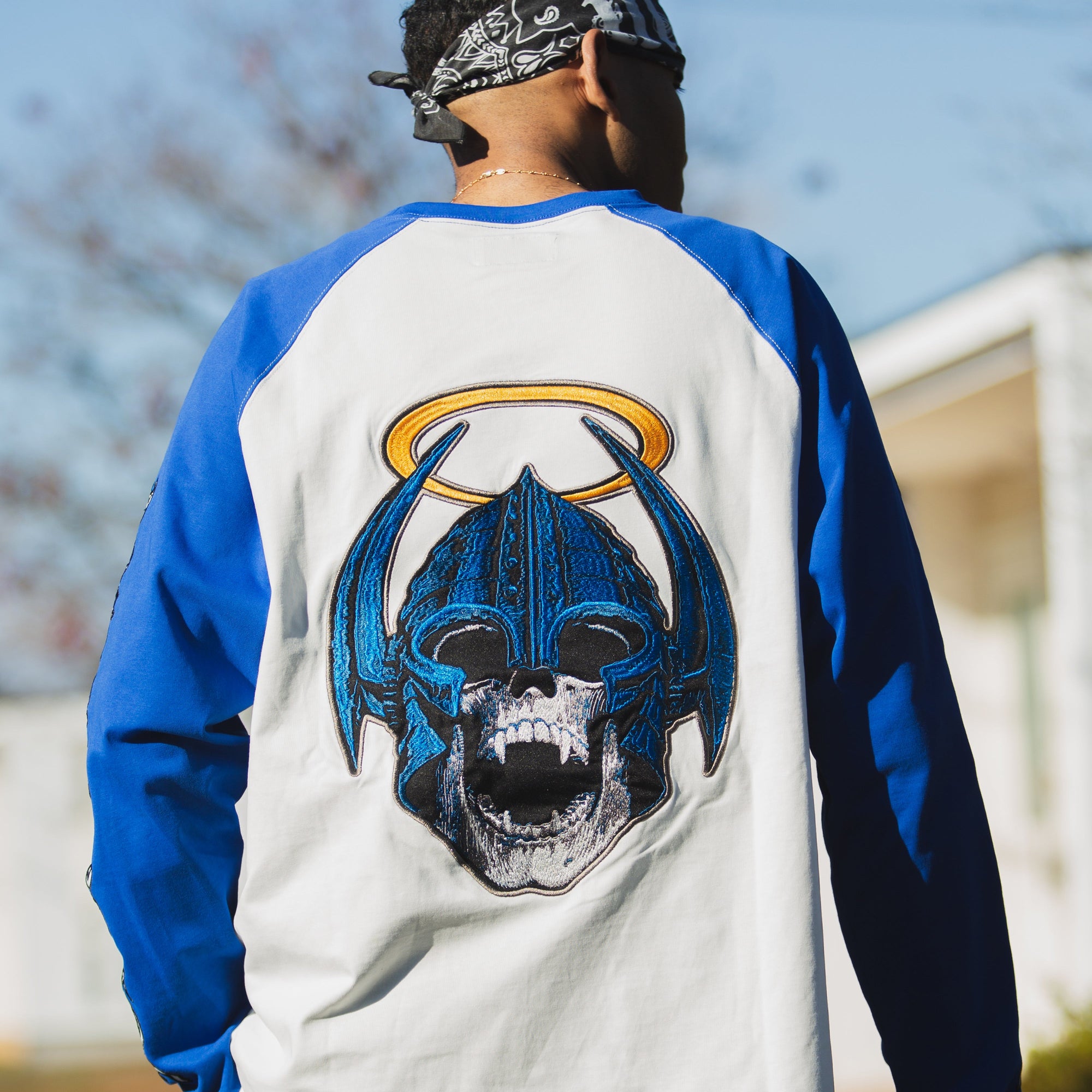 Forget Me Not Skull Embroidery Raglan Long Sleeve Tee - WHITE×BLUE