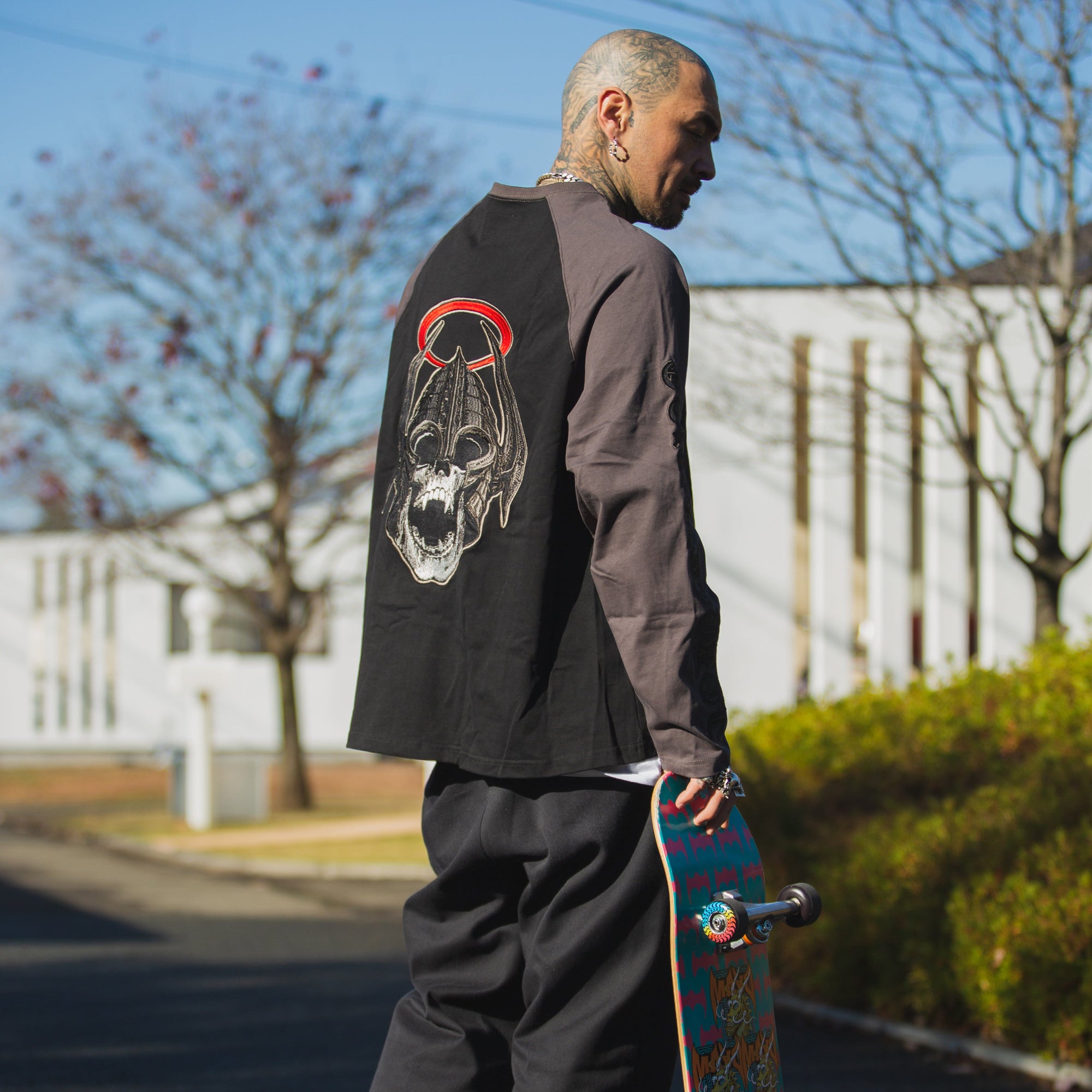 Forget Me Not Skull Embroidery Raglan Long Sleeve Tee - BLACK×GRAY