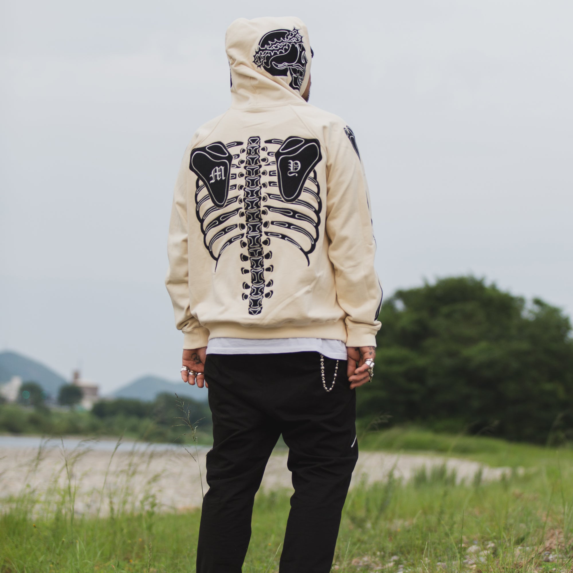 MAYO BONES Embroidery Hoodie - OFF WHITE