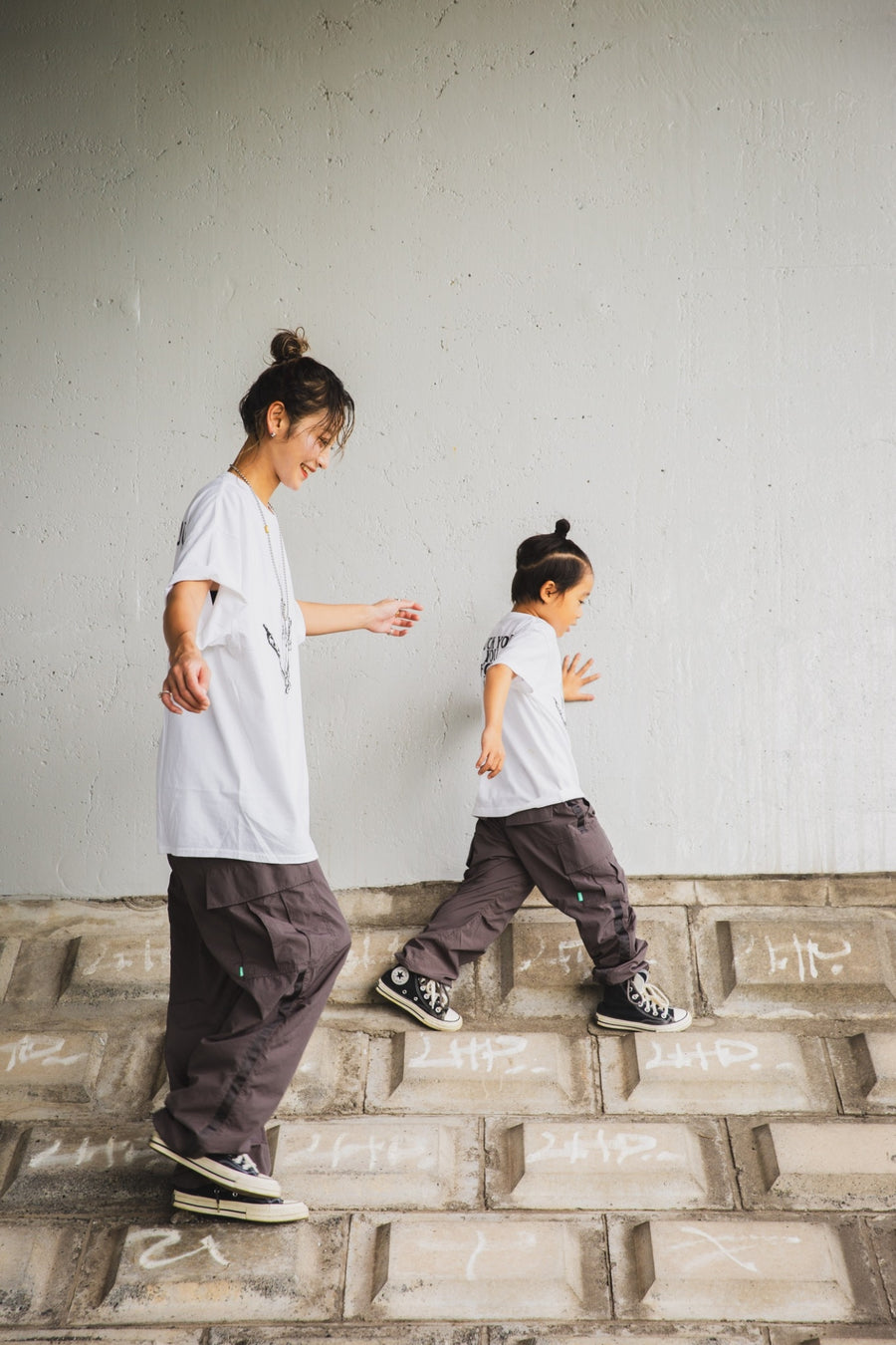 【KIDS】FGMN MAYO EMBROIDERY NYLON CARGO PANTS - CHARCOAL