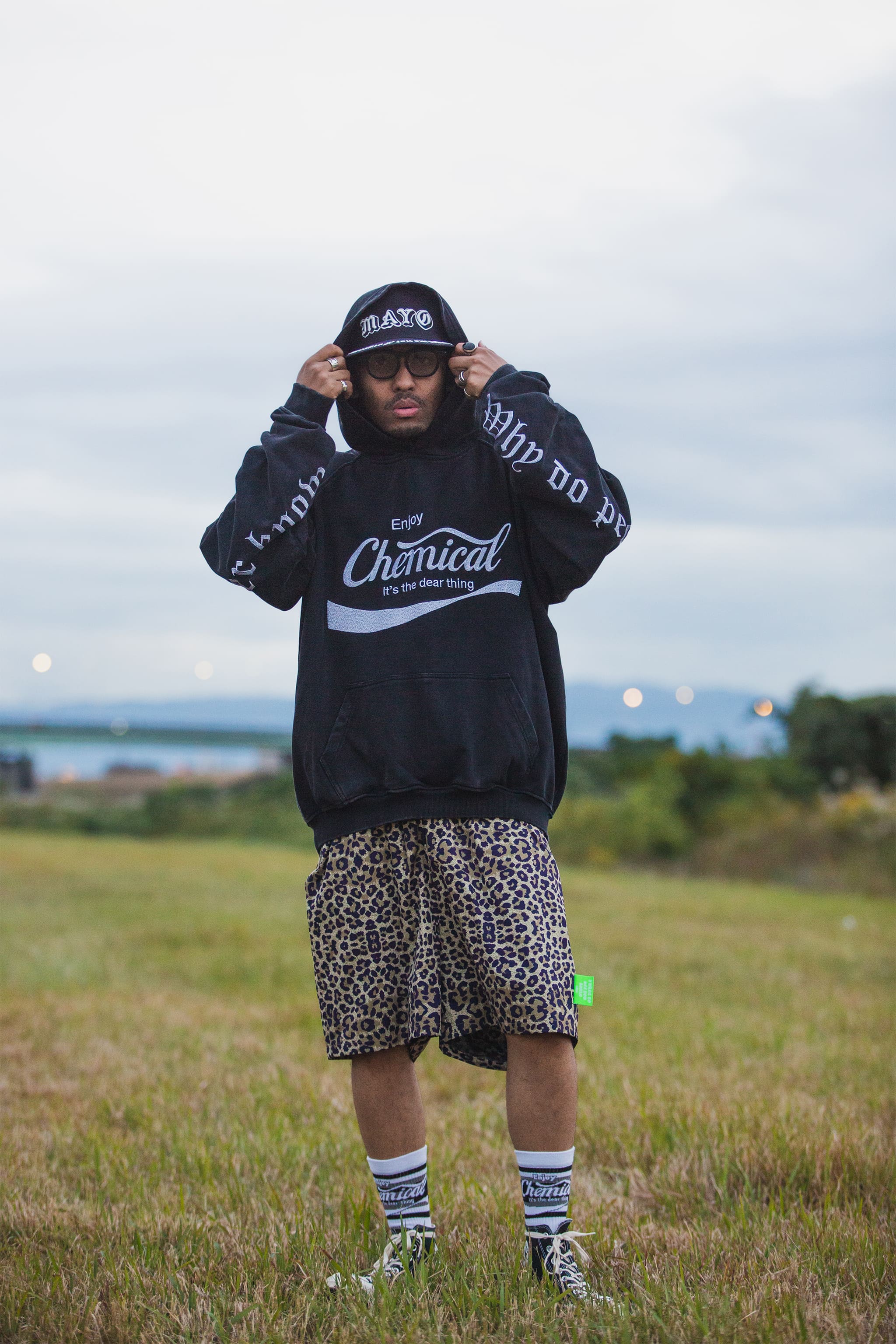 ENJOY CHEMICAL EMBROIDERY HOODIE – MAYO