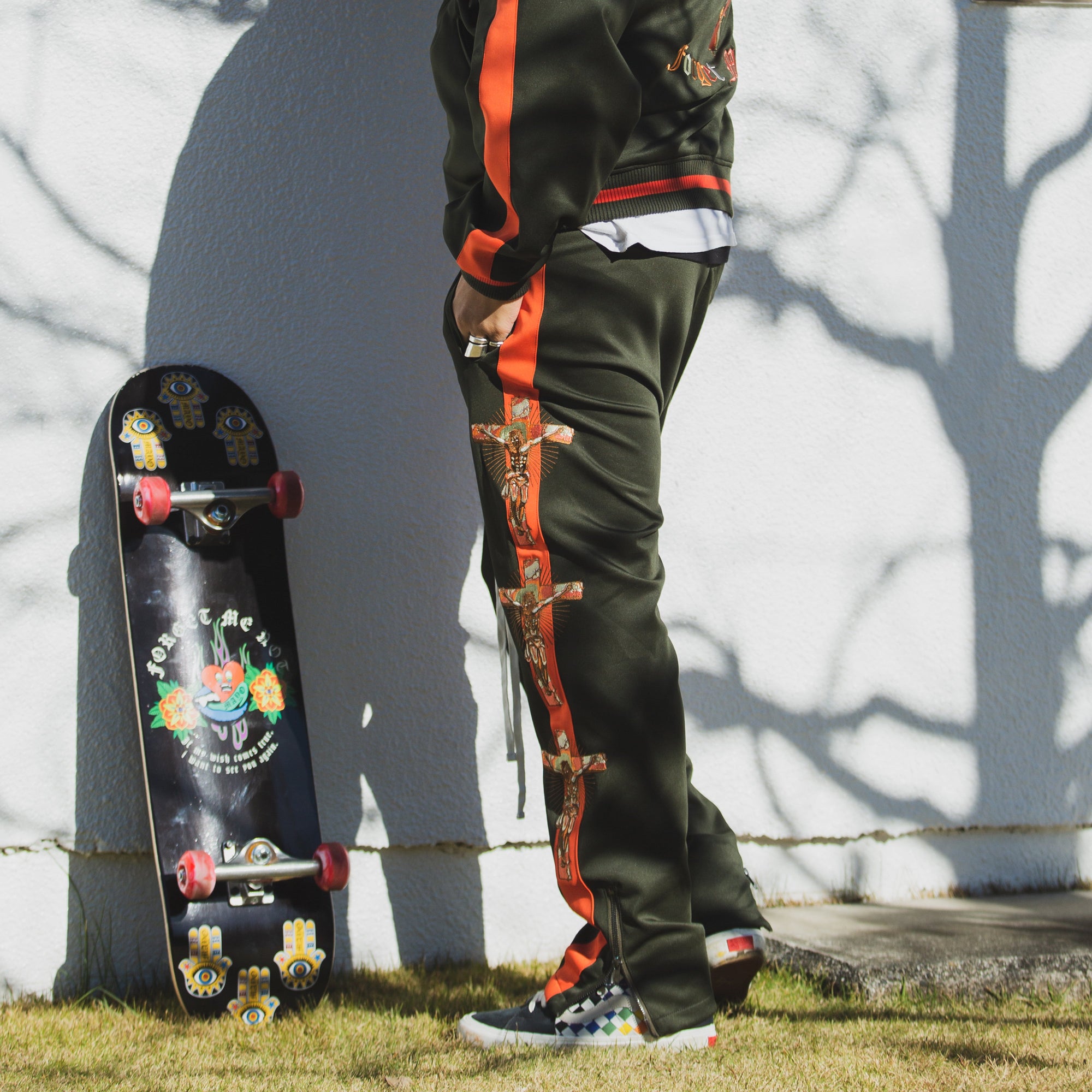 JESUS Mayo Embroidery Track pants - OLIVE×ORANGE