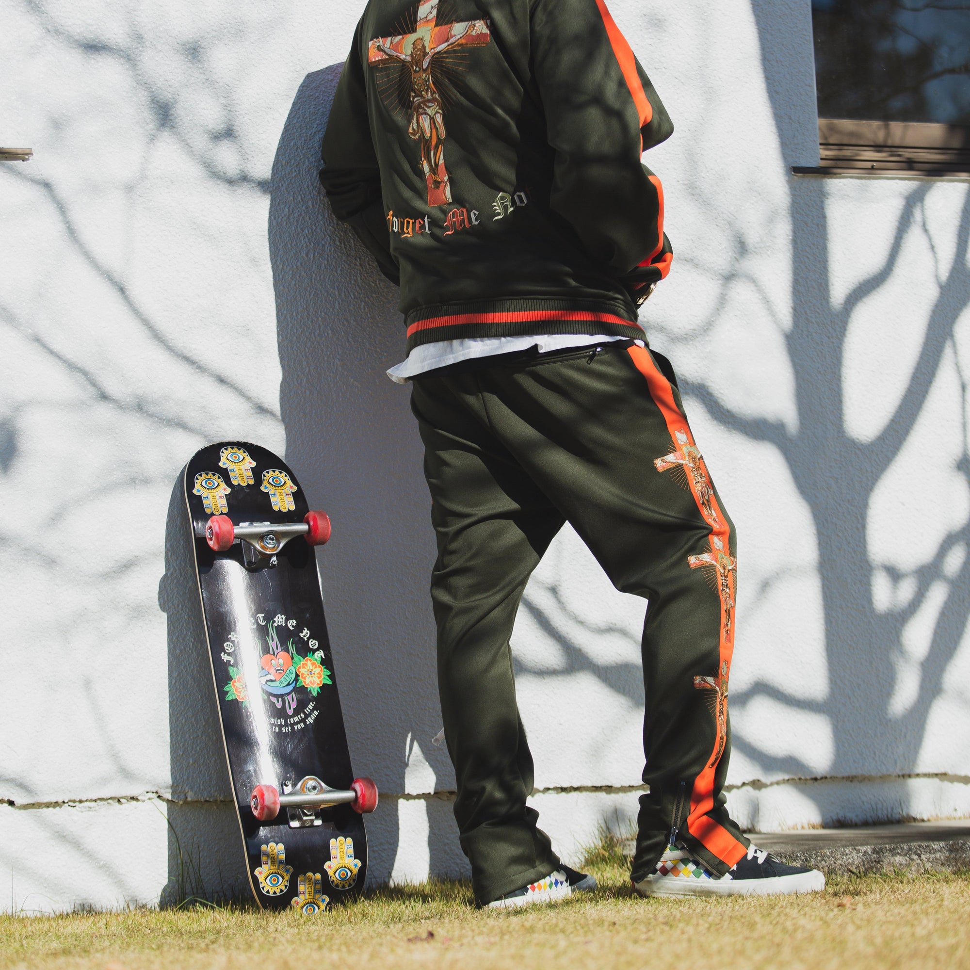 JESUS Mayo Embroidery Track pants - OLIVE×ORANGE