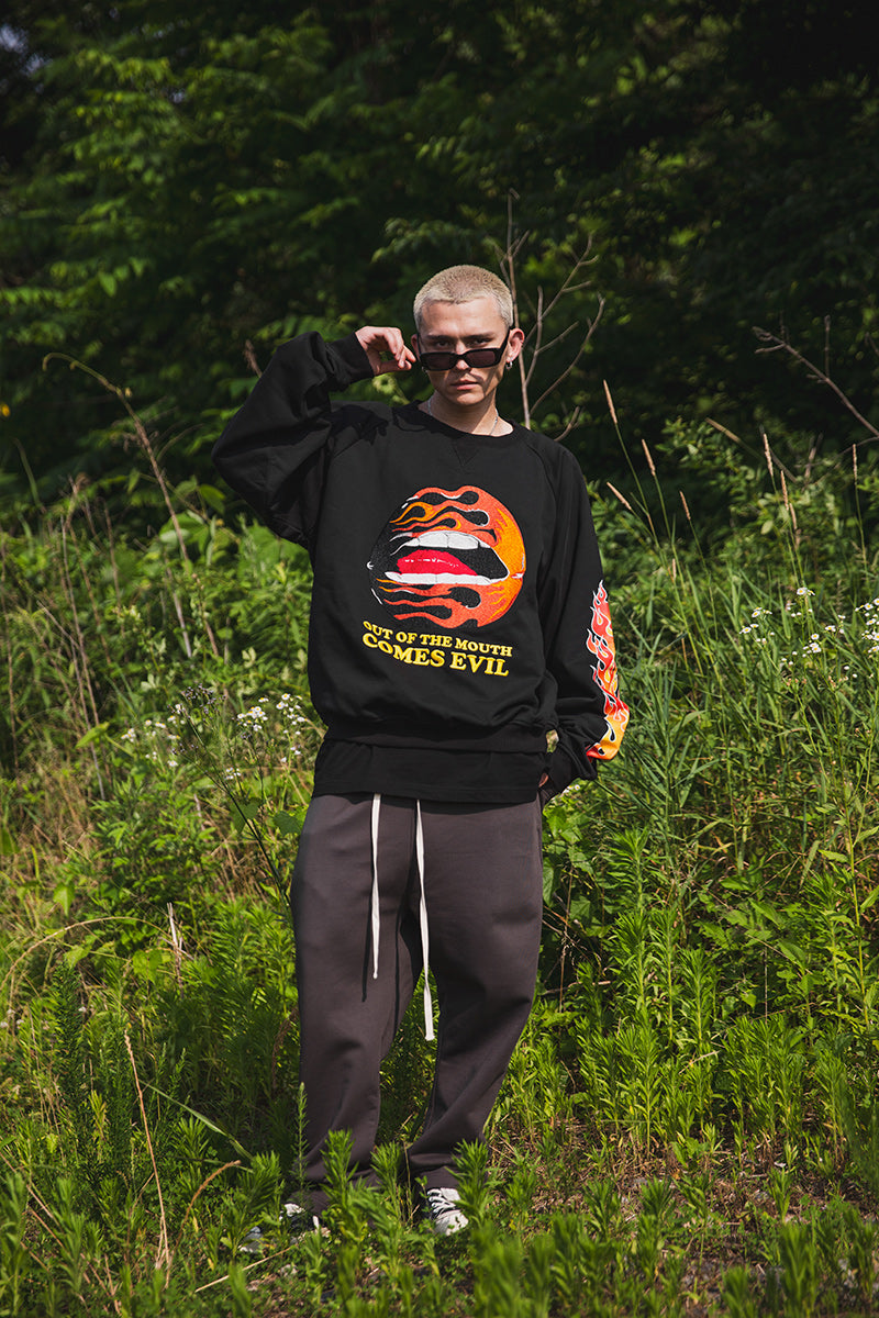 FLAME LIP EMBROIDERY CREW NECK SWEAT