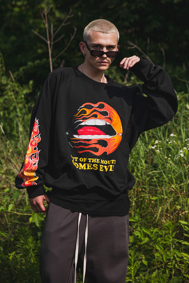 FLAME LIP EMBROIDERY CREW NECK SWEAT