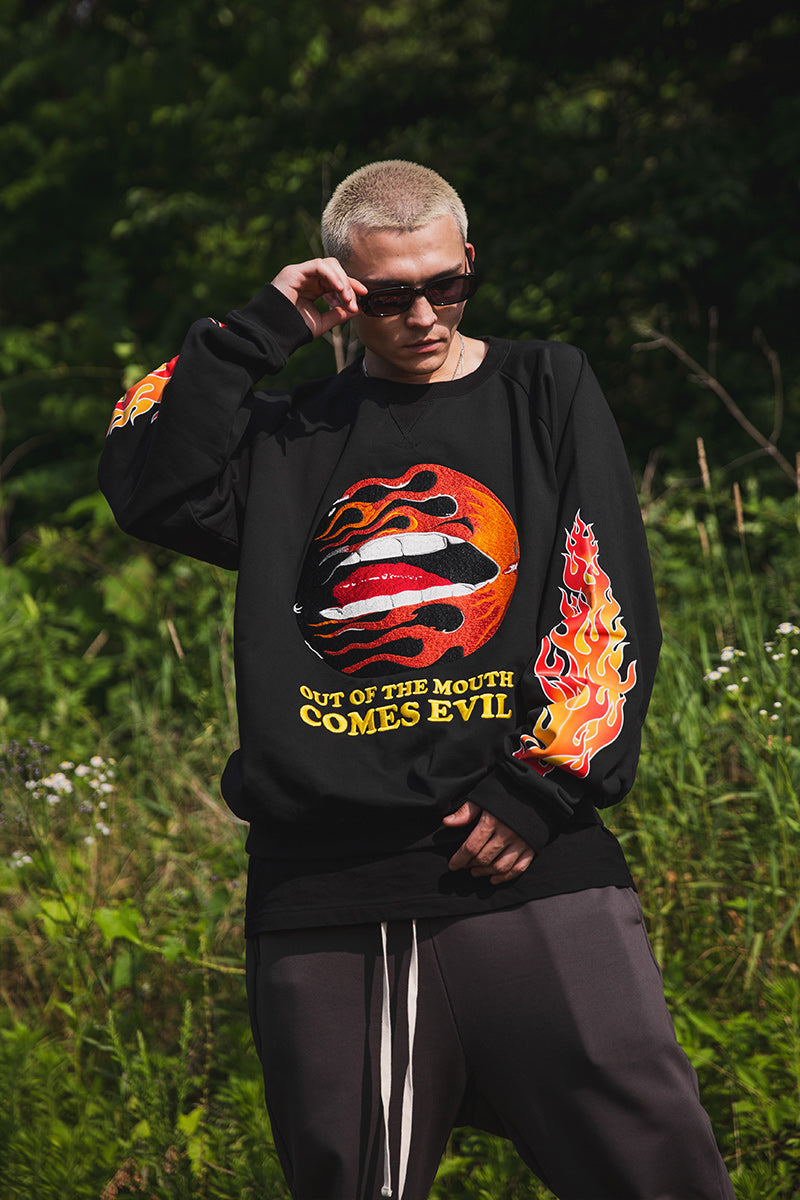 FLAME LIP EMBROIDERY CREW NECK SWEAT