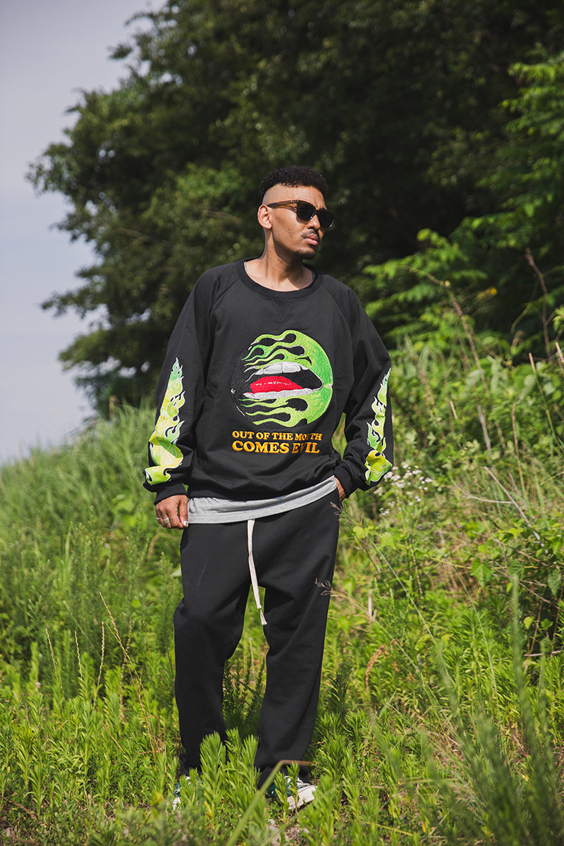 FLAME LIP EMBROIDERY CREW NECK SWEAT