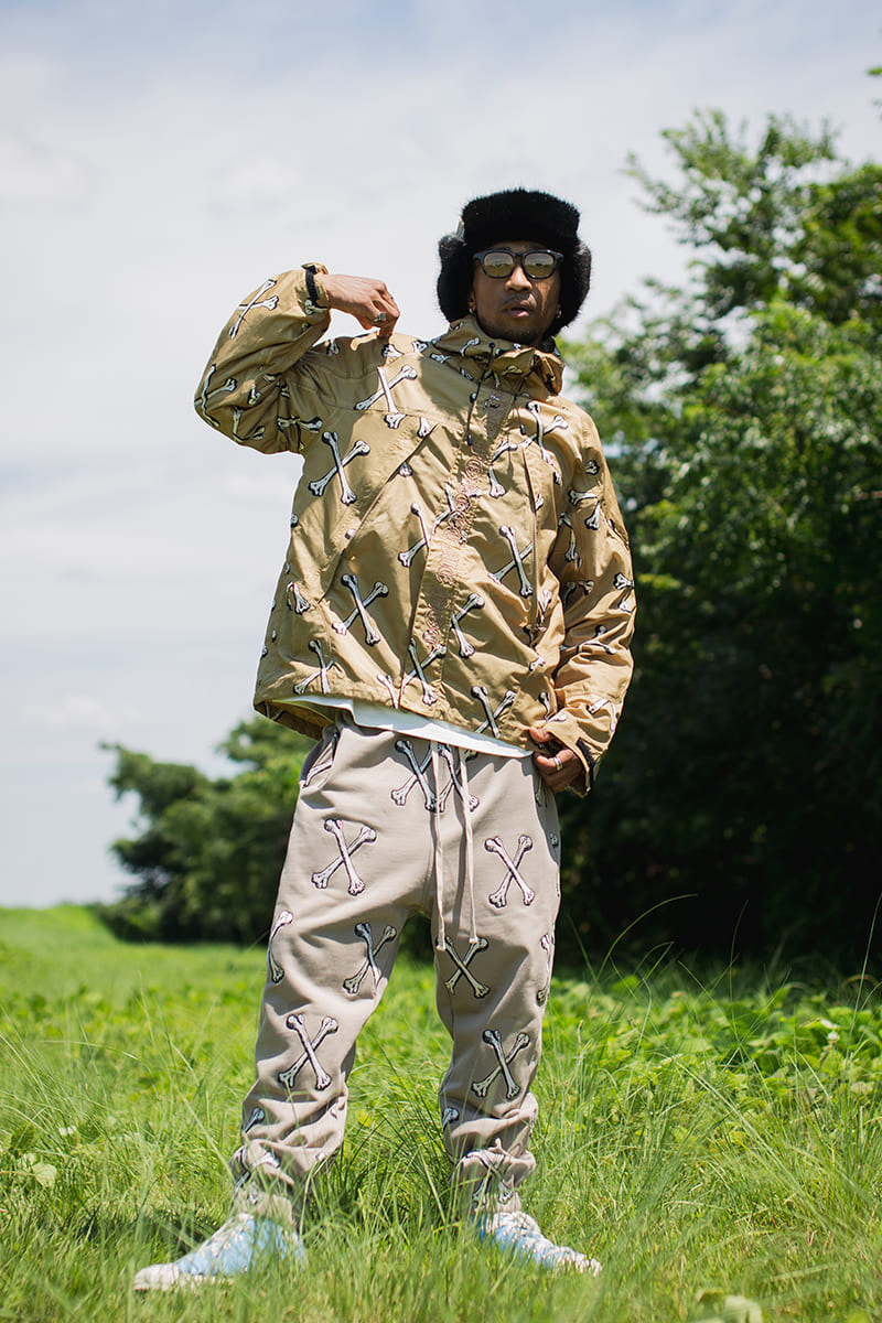 MAYO CROSS BONES EMBROIDERY NYLON MOUNTAIN PARKA - GOLD