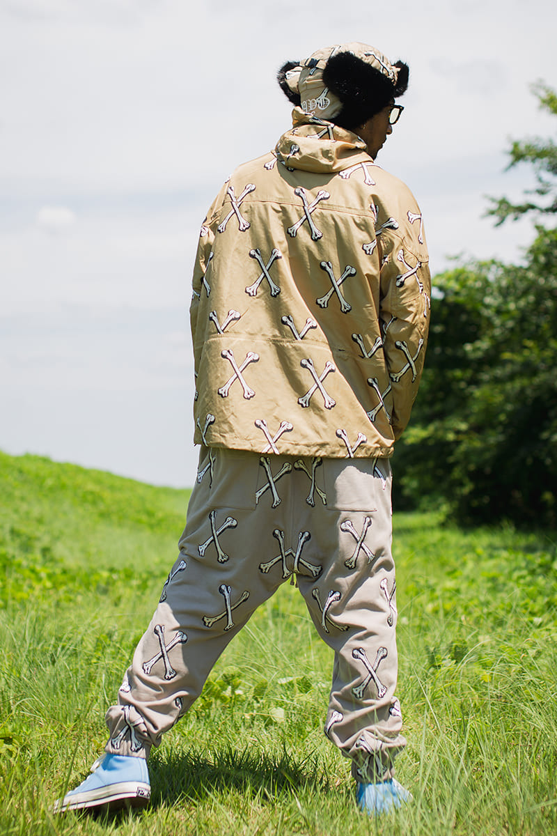 MAYO CROSS BONES EMBROIDERY NYLON MOUNTAIN PARKA - GOLD