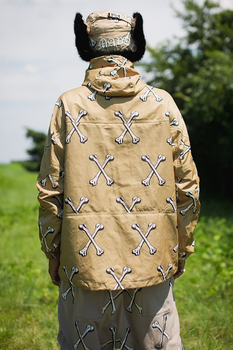 MAYO CROSS BONES EMBROIDERY NYLON MOUNTAIN PARKA - GOLD