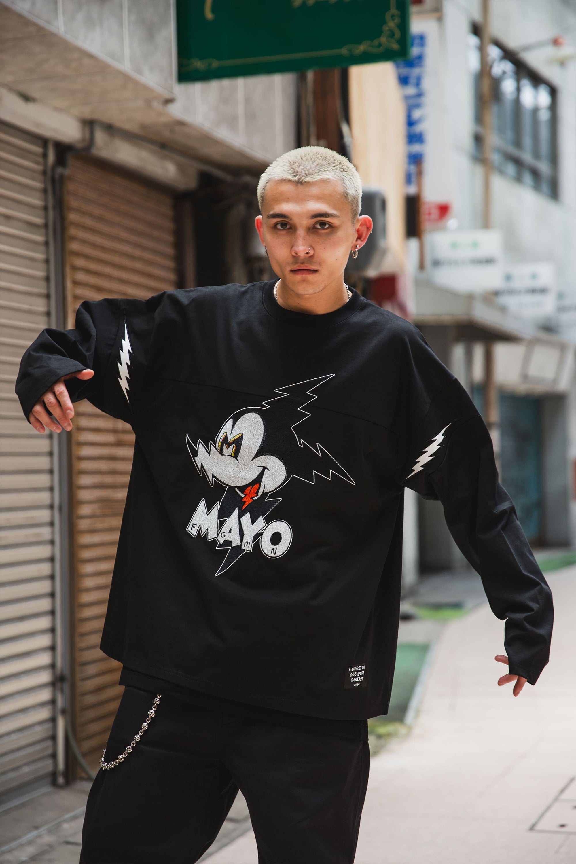 ELECTRICAL MOUSE EMBROIDERY FOOTBALL LONG SLEEVE TEE