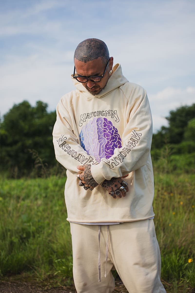 BRAINWASHING EMBROIDERY HOODIE - OFF WHITE