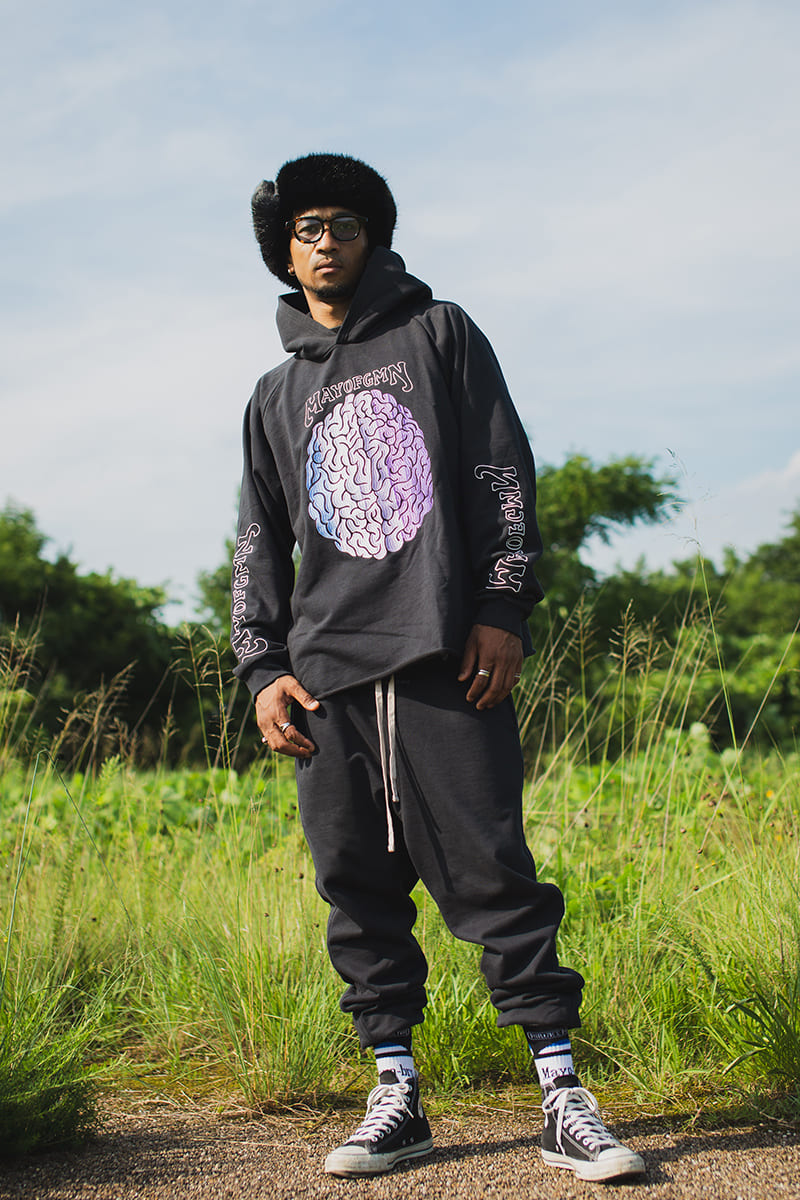 BRAINWASHING EMBROIDERY HOODIE - BLACK