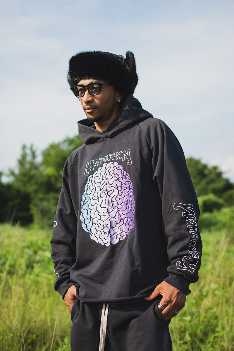 BRAINWASHING EMBROIDERY HOODIE - BLACK