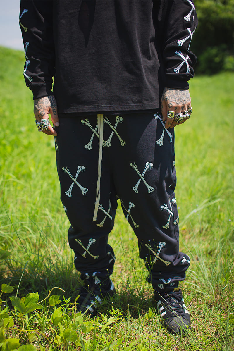 MAYO CROSS BONES EMBROIDERY SWEAT PANTS -  BLACK