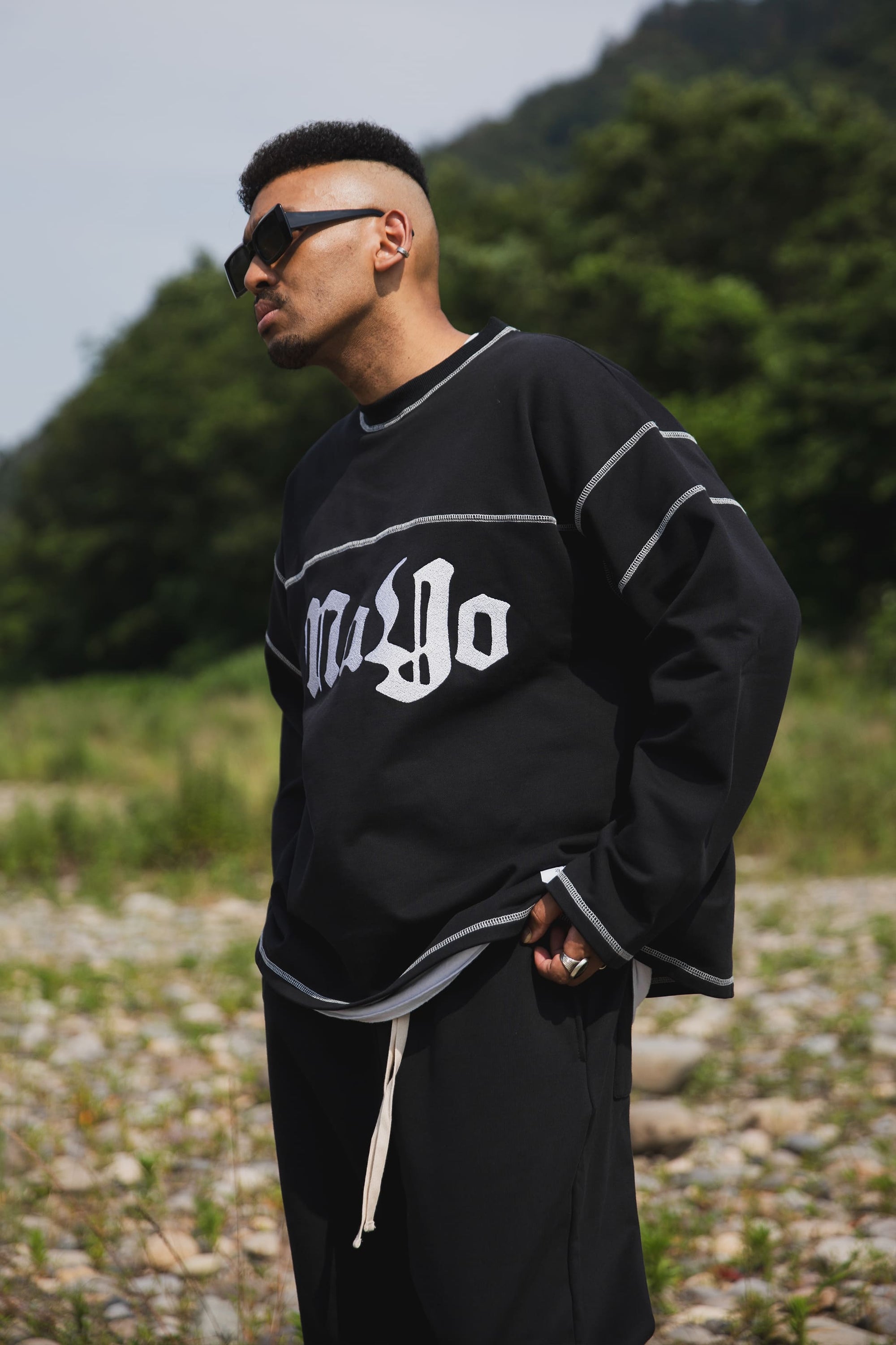 CROSS BONE EMBROIDERY CREW NECK SWEAT