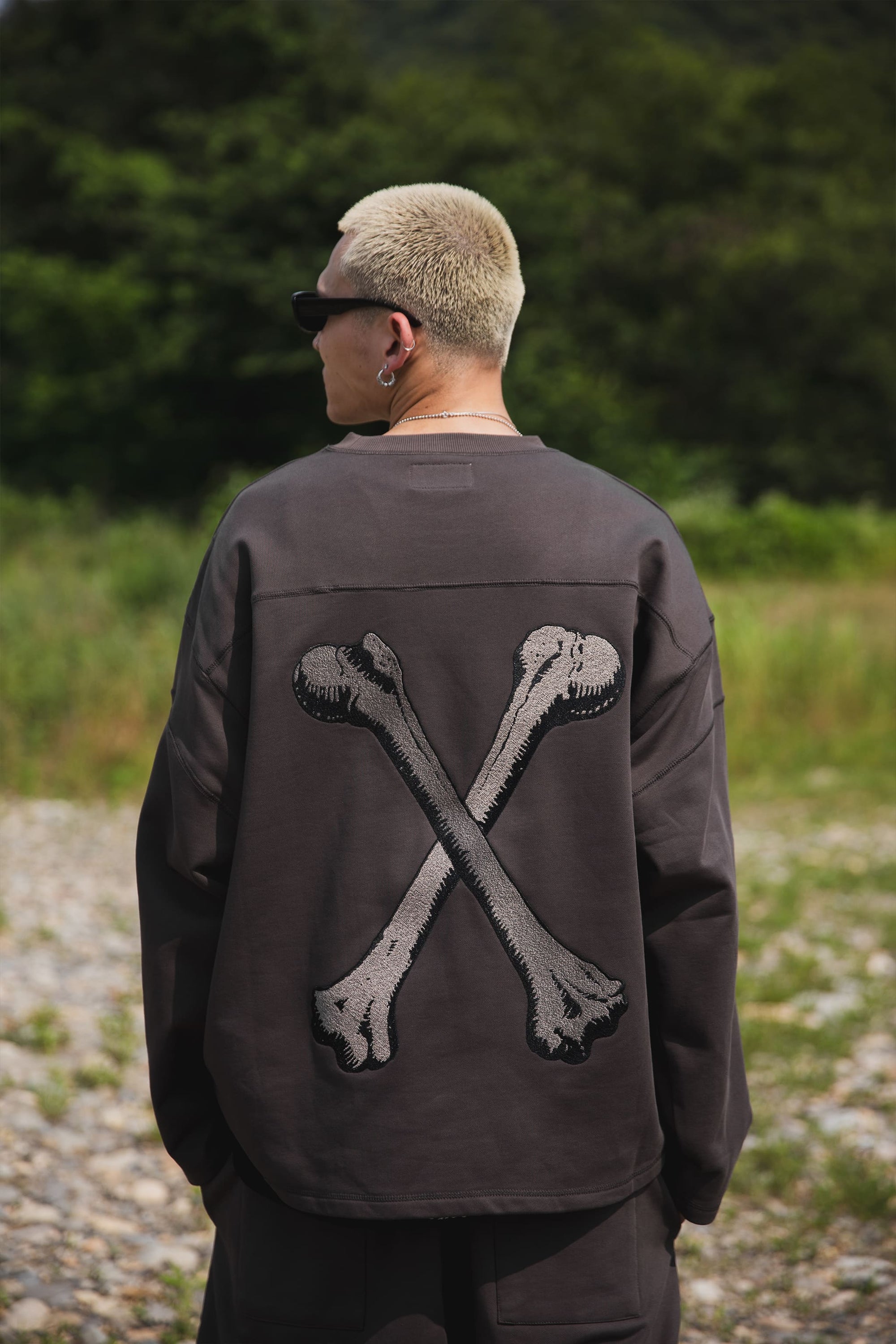 CROSS BONE EMBROIDERY CREW NECK SWEAT
