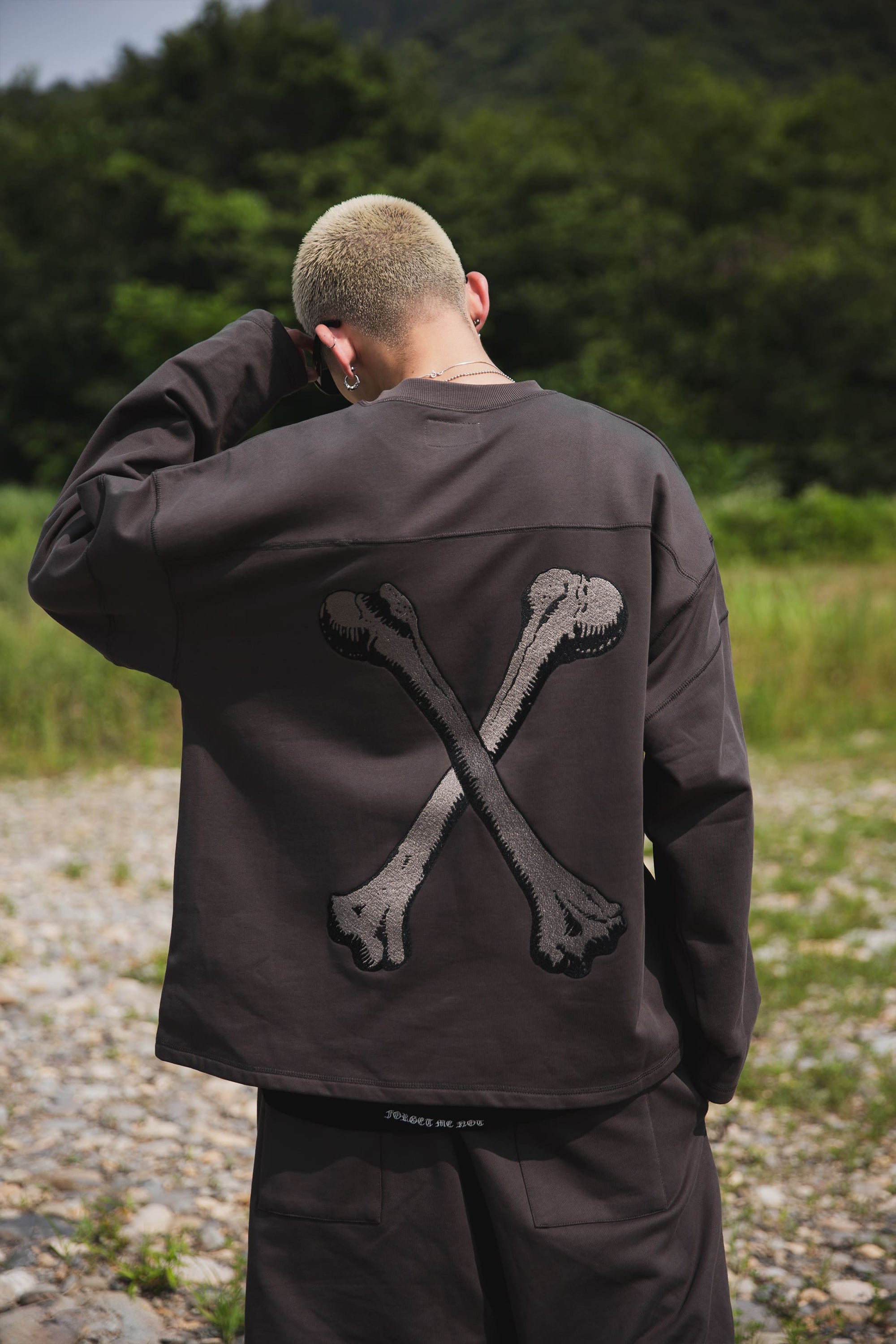 CROSS BONE EMBROIDERY CREW NECK SWEAT
