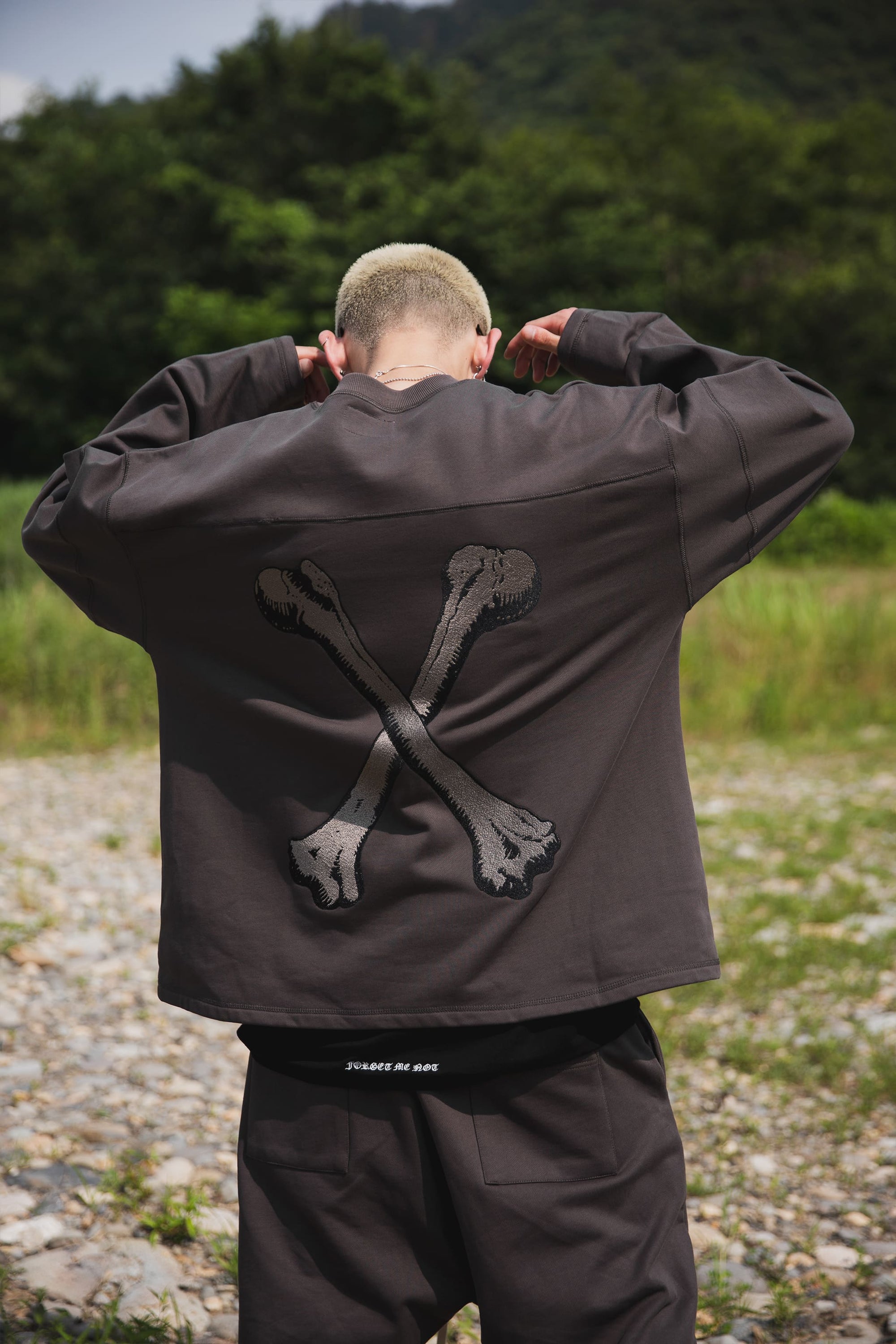 CROSS BONE EMBROIDERY CREW NECK SWEAT