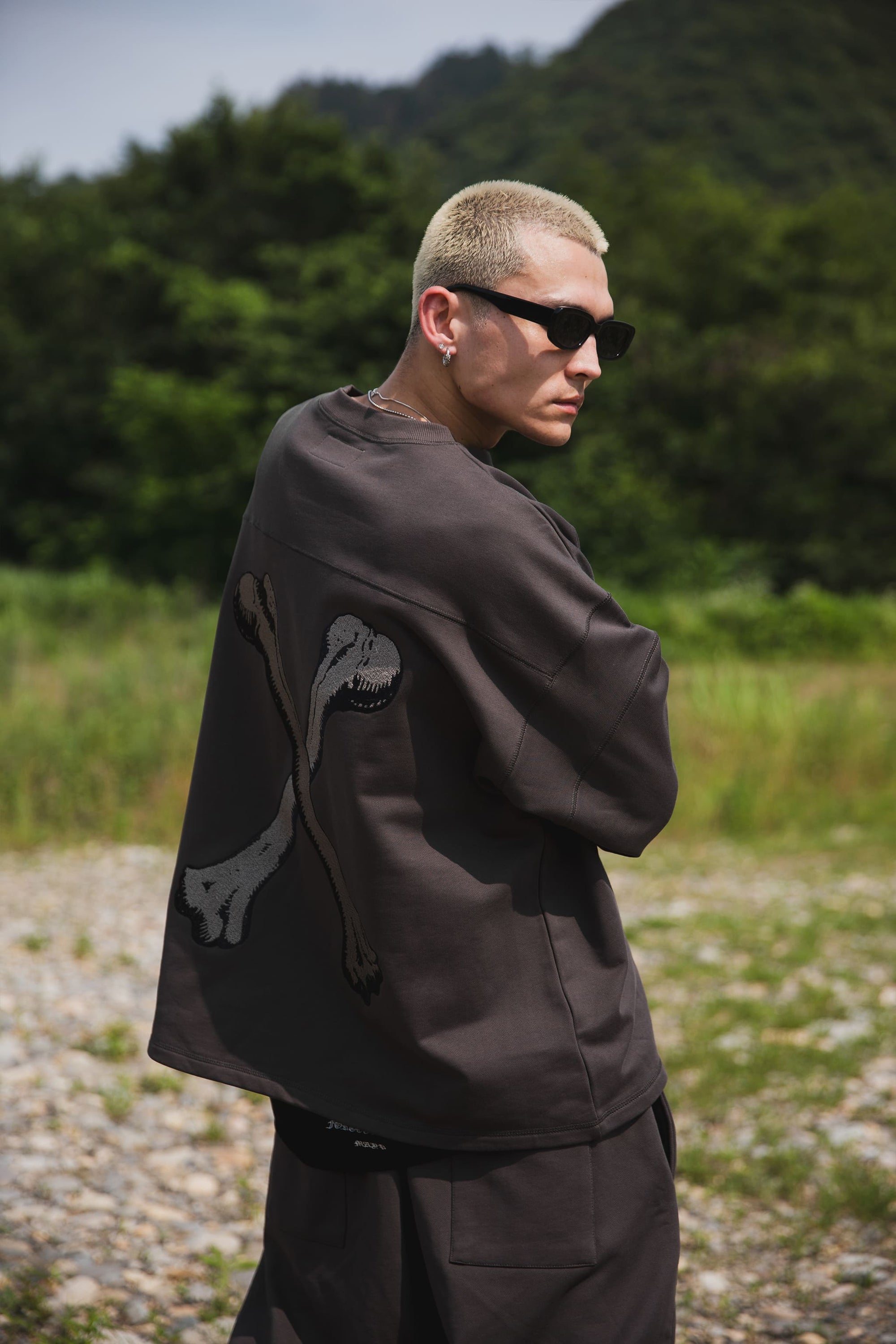 CROSS BONE EMBROIDERY CREW NECK SWEAT