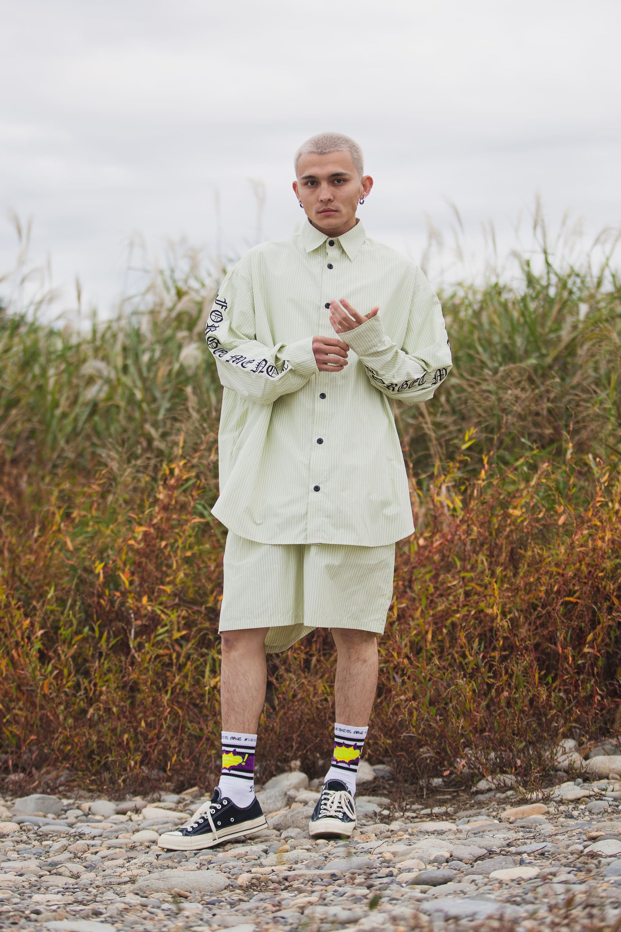 BACK LOGO EMBROIDERY STRIPE SHIRT