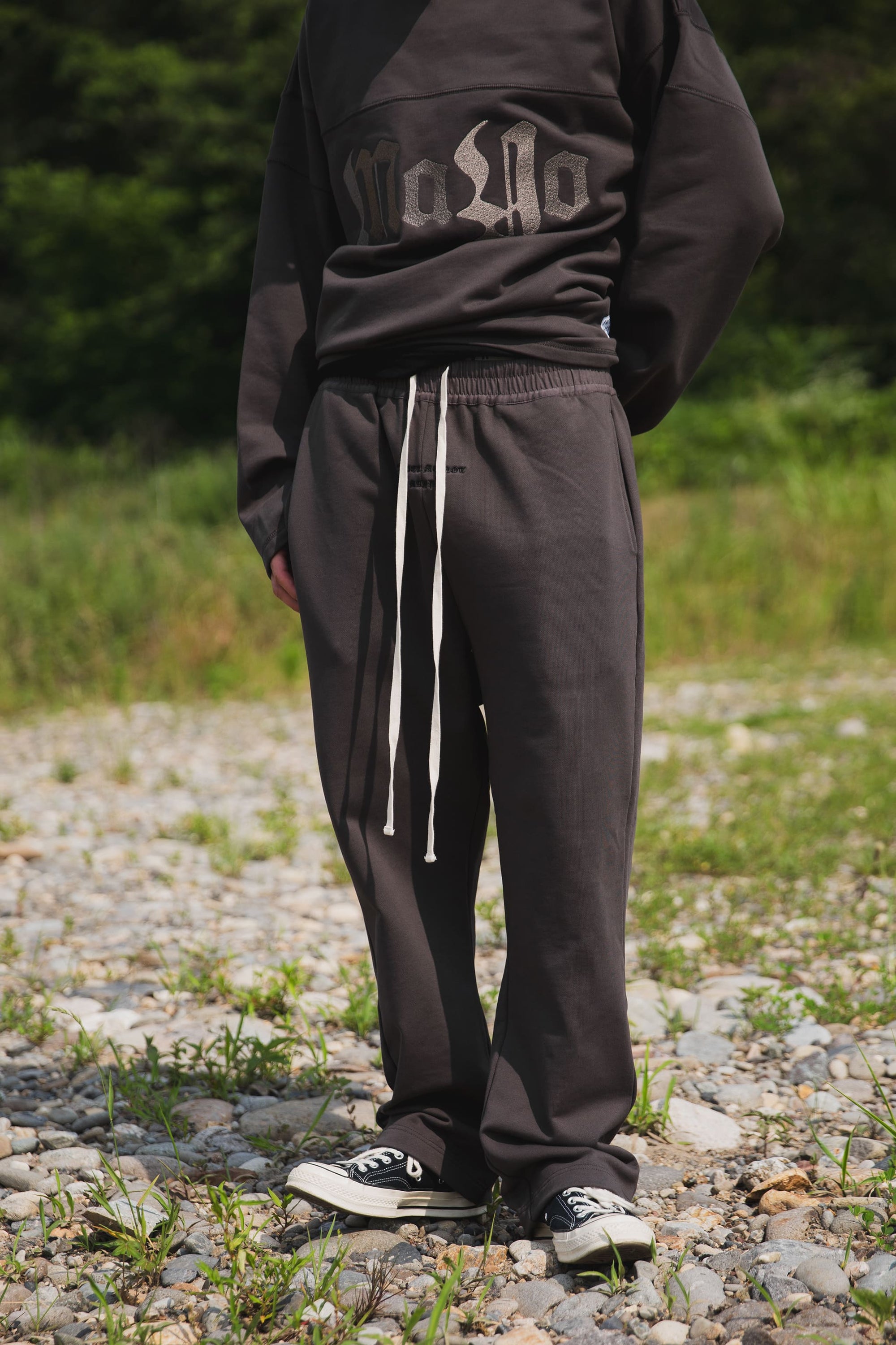 PLAIN EMBROIDERY FLAT SWEAT PANTS