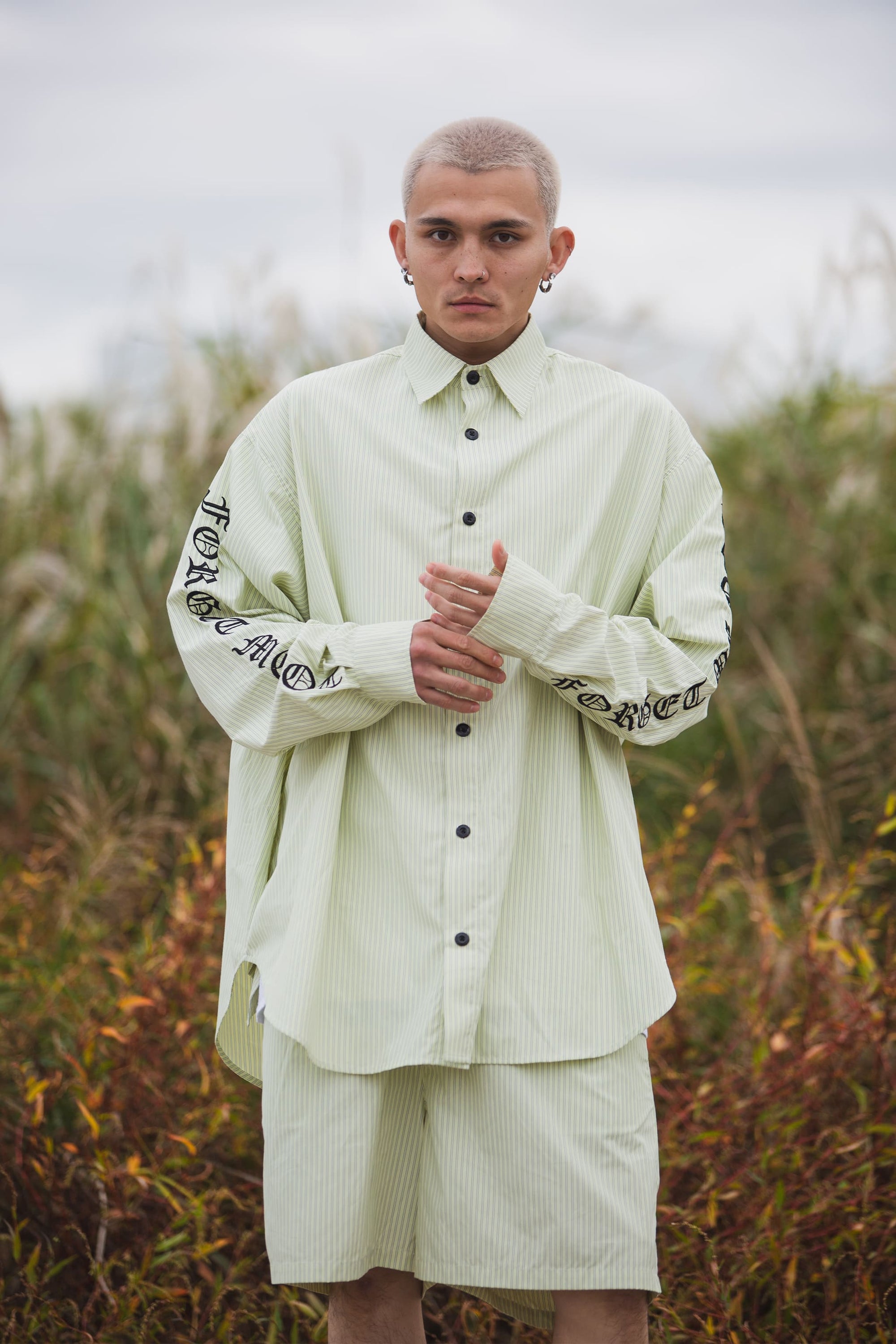 BACK LOGO EMBROIDERY STRIPE SHIRT