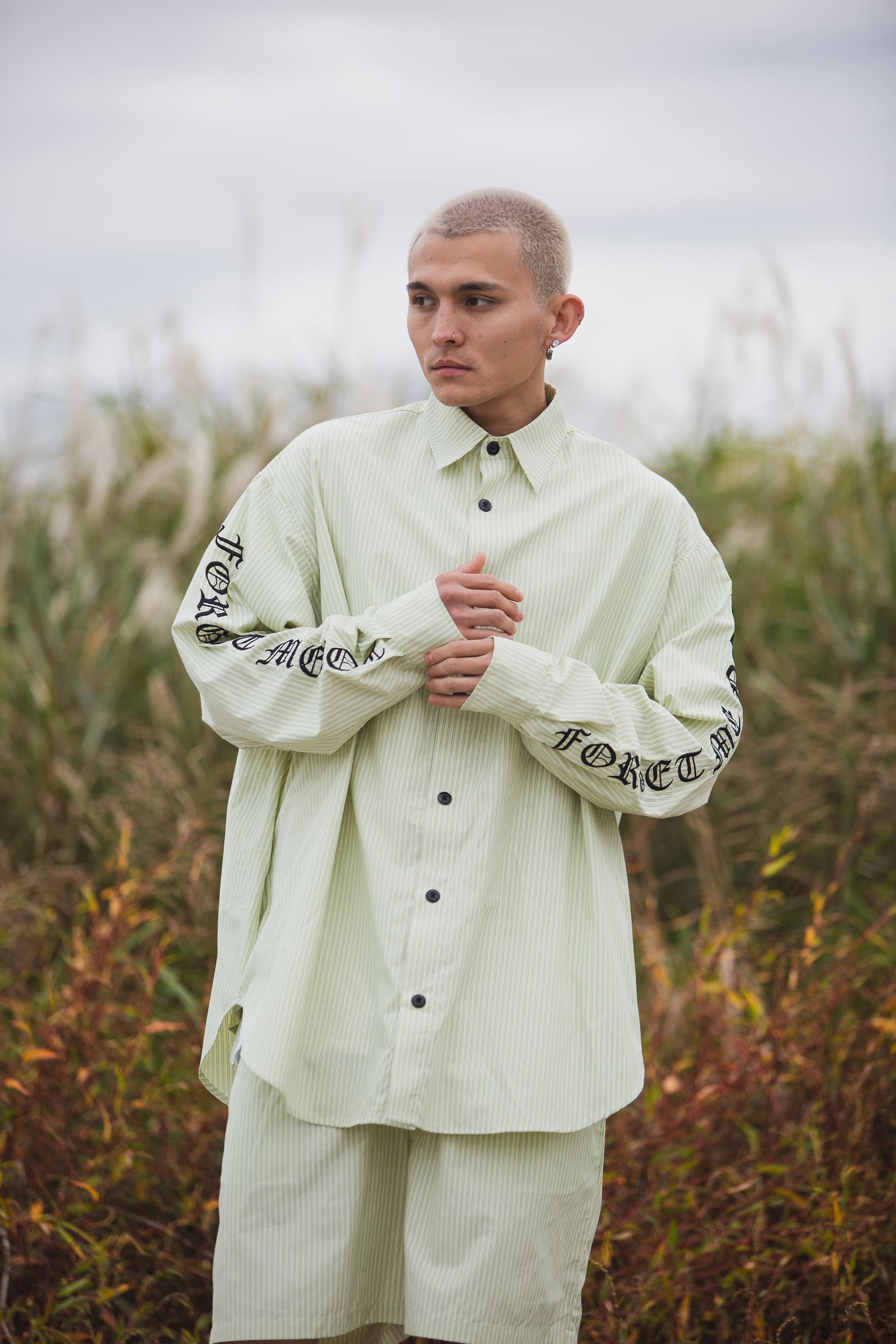 BACK LOGO EMBROIDERY STRIPE SHIRT