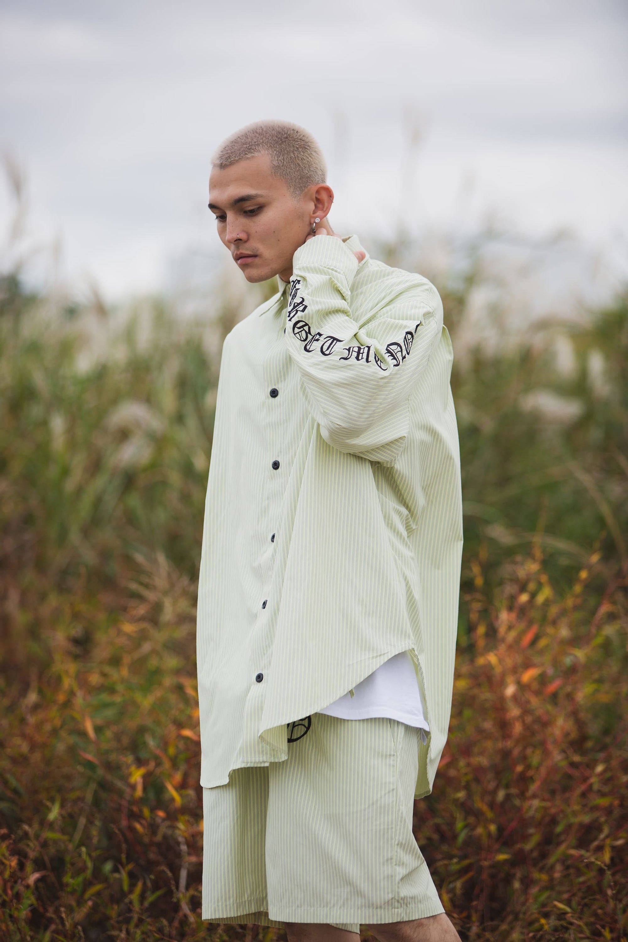 BACK LOGO EMBROIDERY STRIPE SHIRT