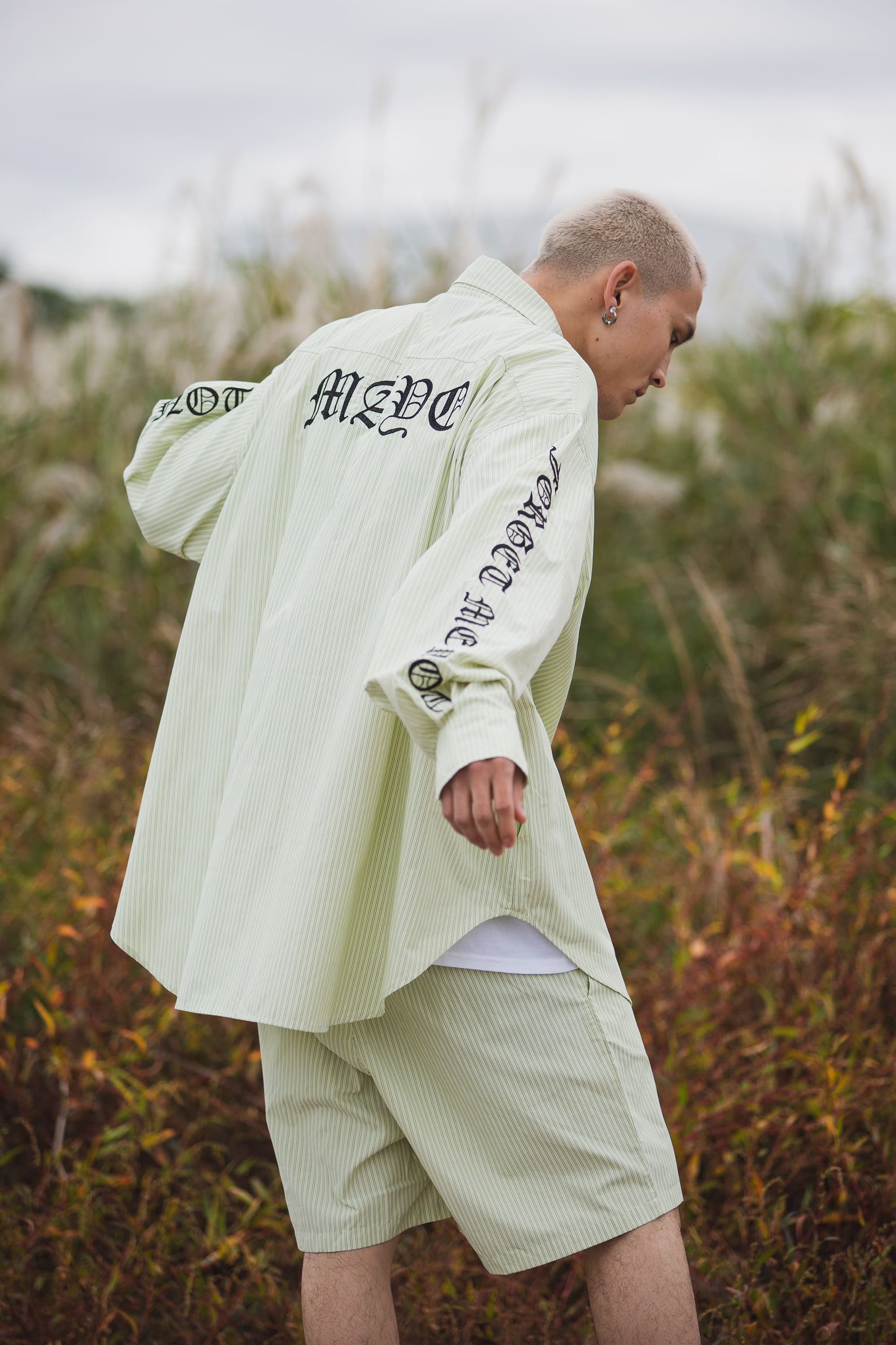 BACK LOGO EMBROIDERY STRIPE SHIRT