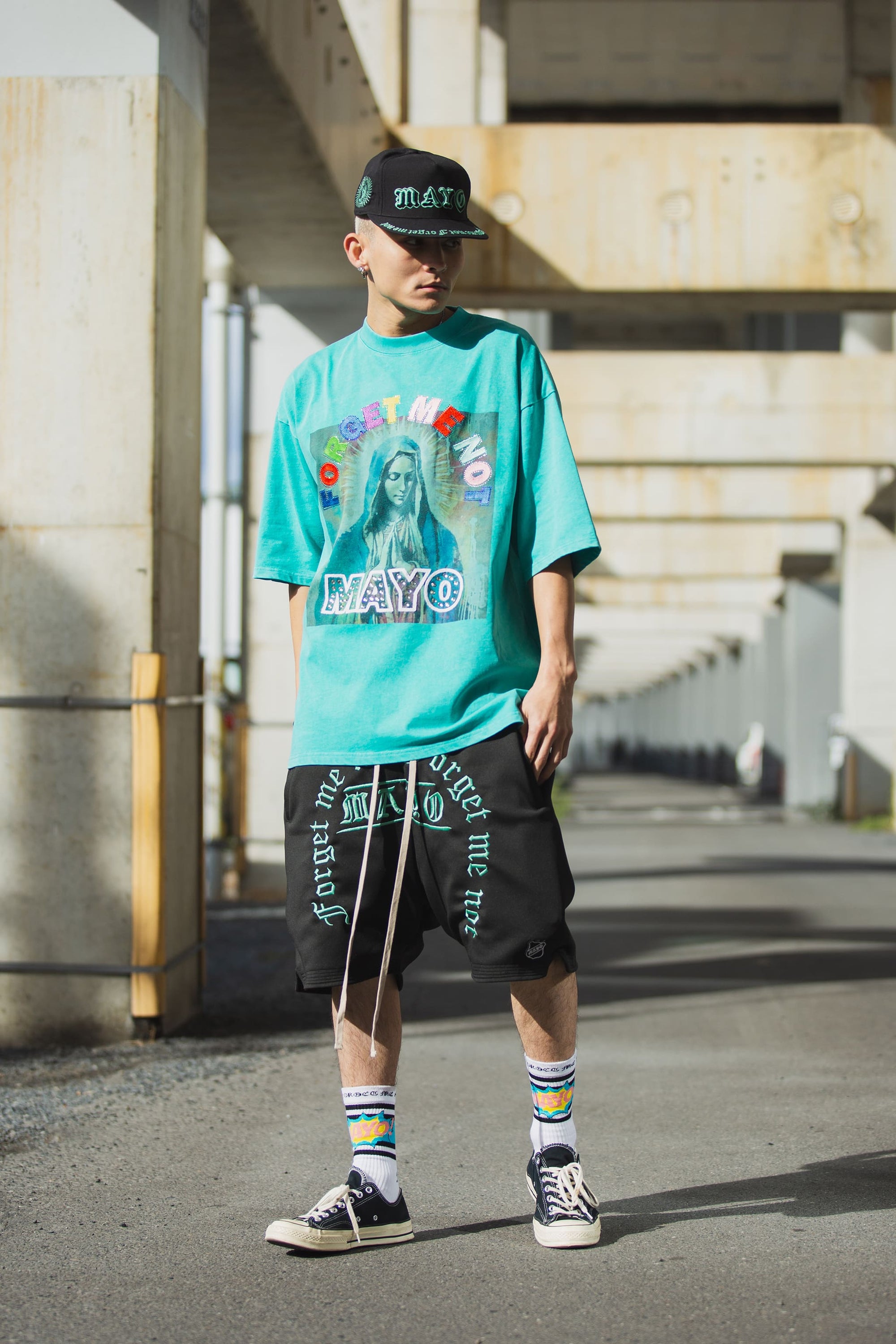 MARIA EMBROIDERY &amp; PRINT RHINE STONE SHORT SLEEVE TEE