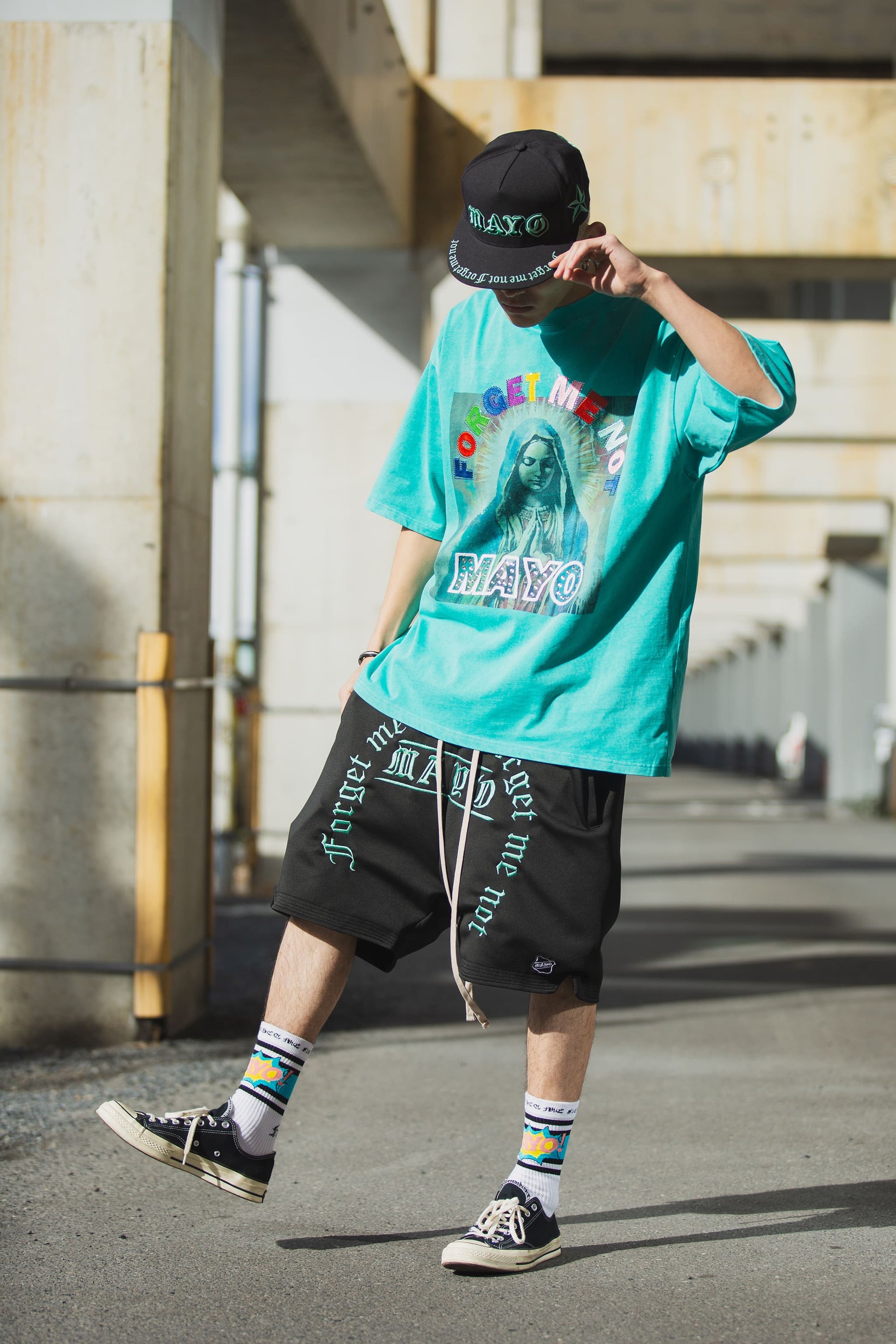 MARIA EMBROIDERY &amp; PRINT RHINE STONE SHORT SLEEVE TEE