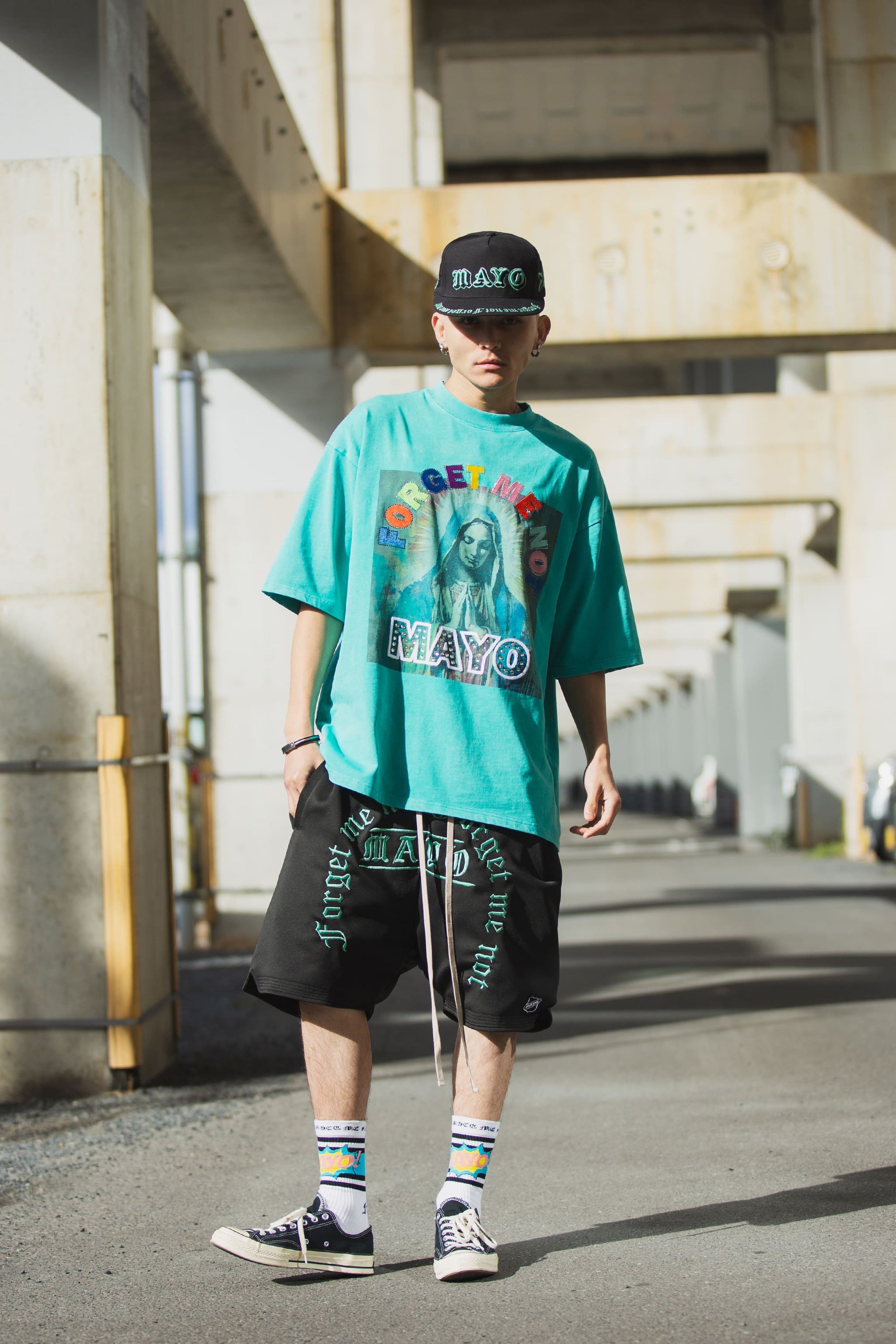 MARIA EMBROIDERY &amp; PRINT RHINE STONE SHORT SLEEVE TEE