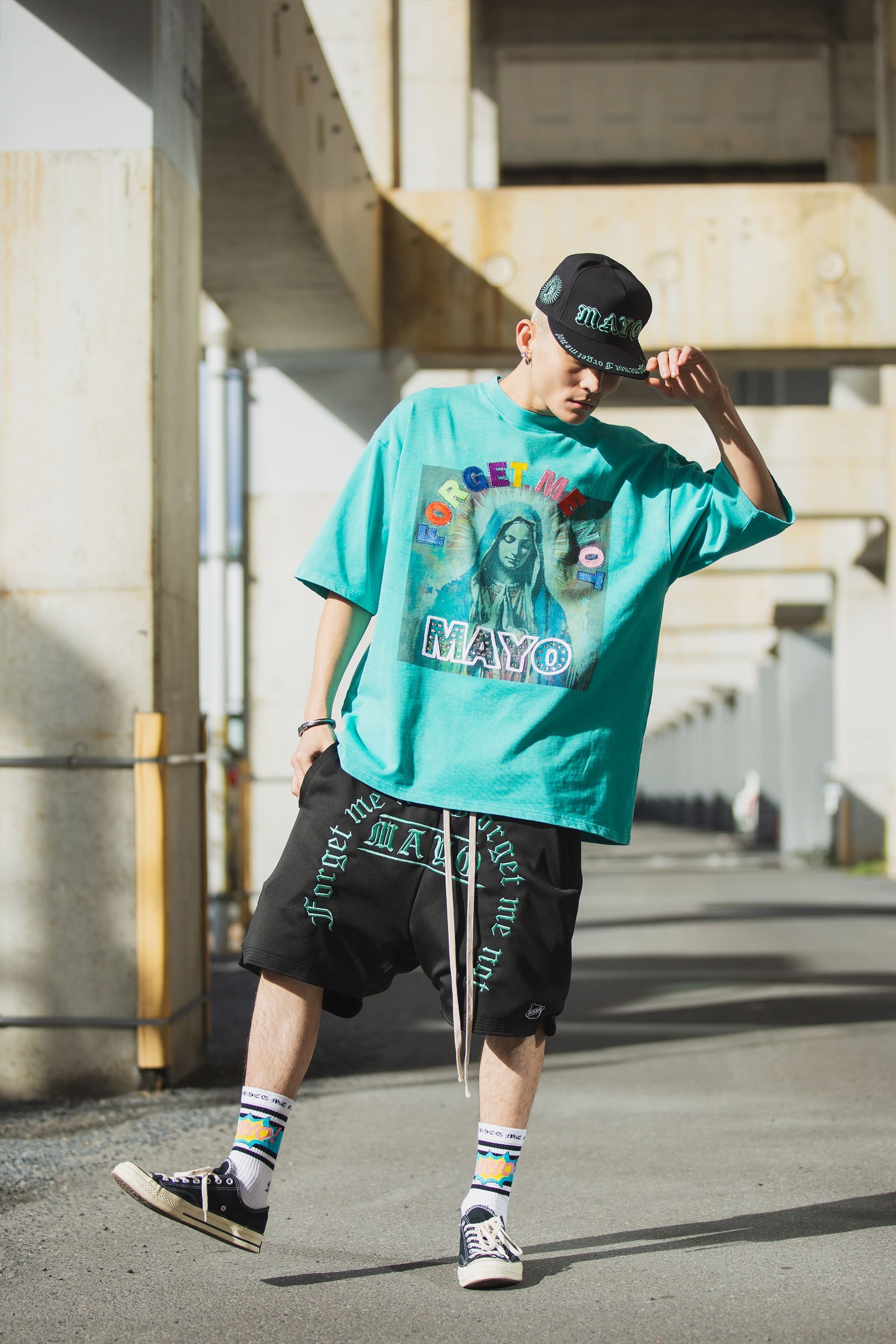 MARIA EMBROIDERY &amp; PRINT RHINE STONE SHORT SLEEVE TEE