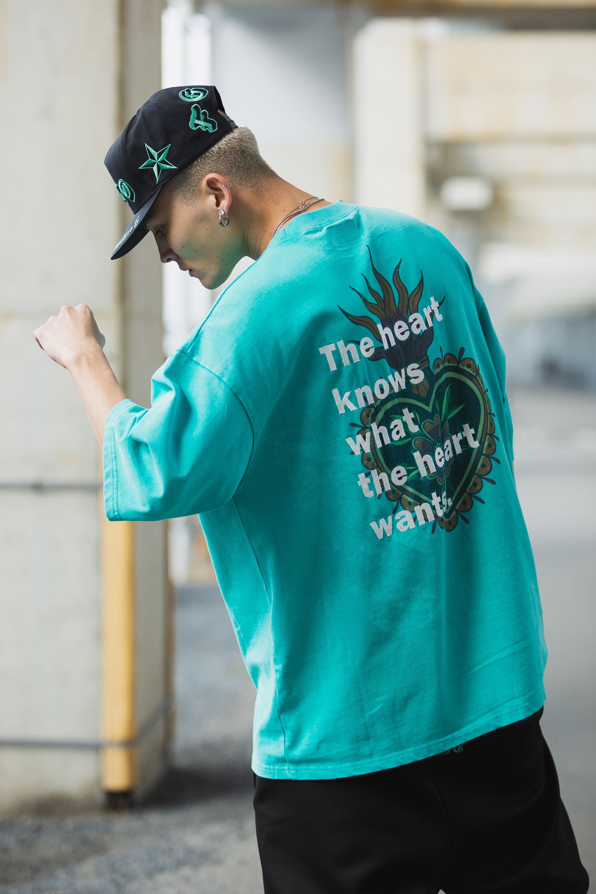 MARIA EMBROIDERY &amp; PRINT RHINE STONE SHORT SLEEVE TEE