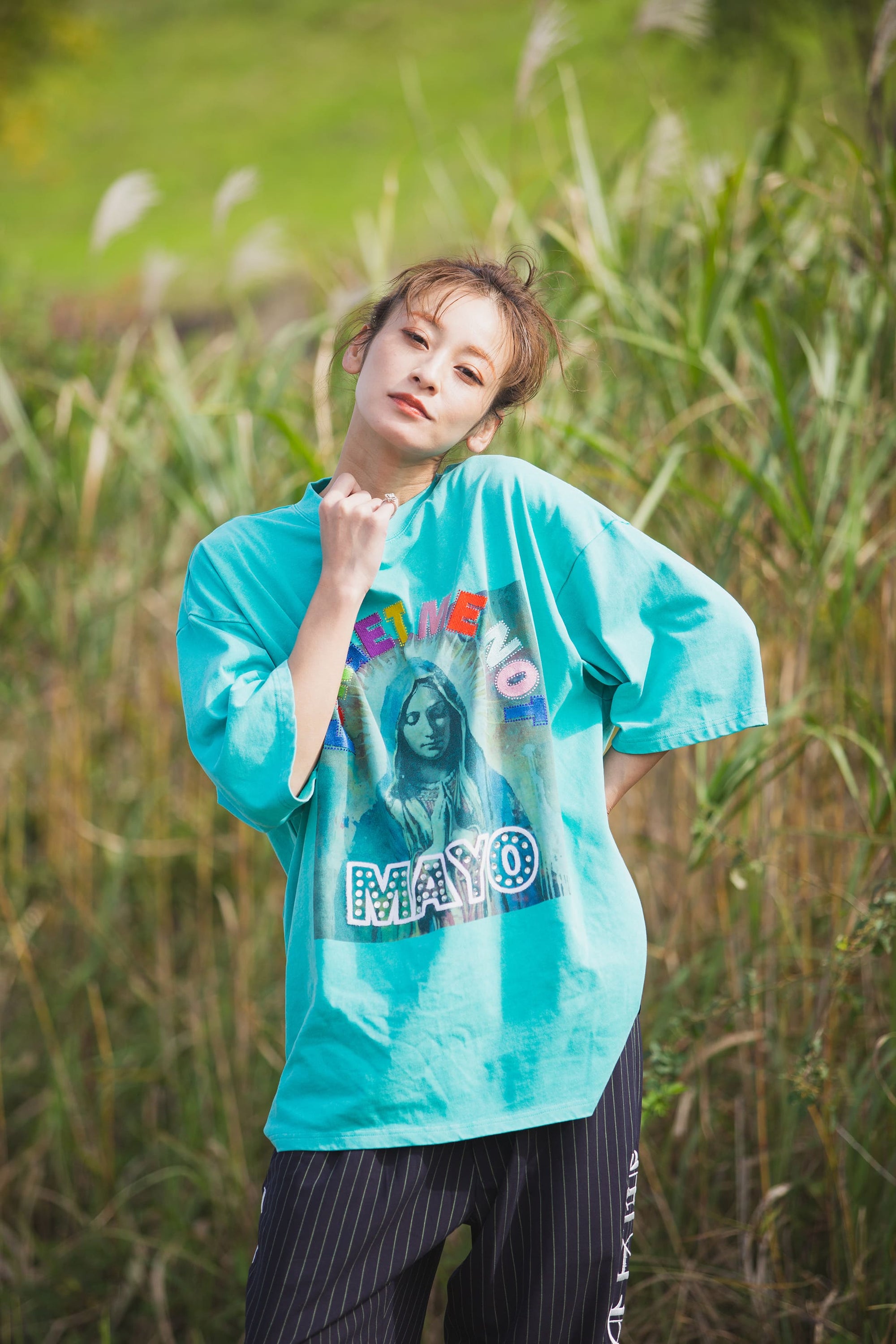 MARIA EMBROIDERY &amp; PRINT RHINE STONE SHORT SLEEVE TEE