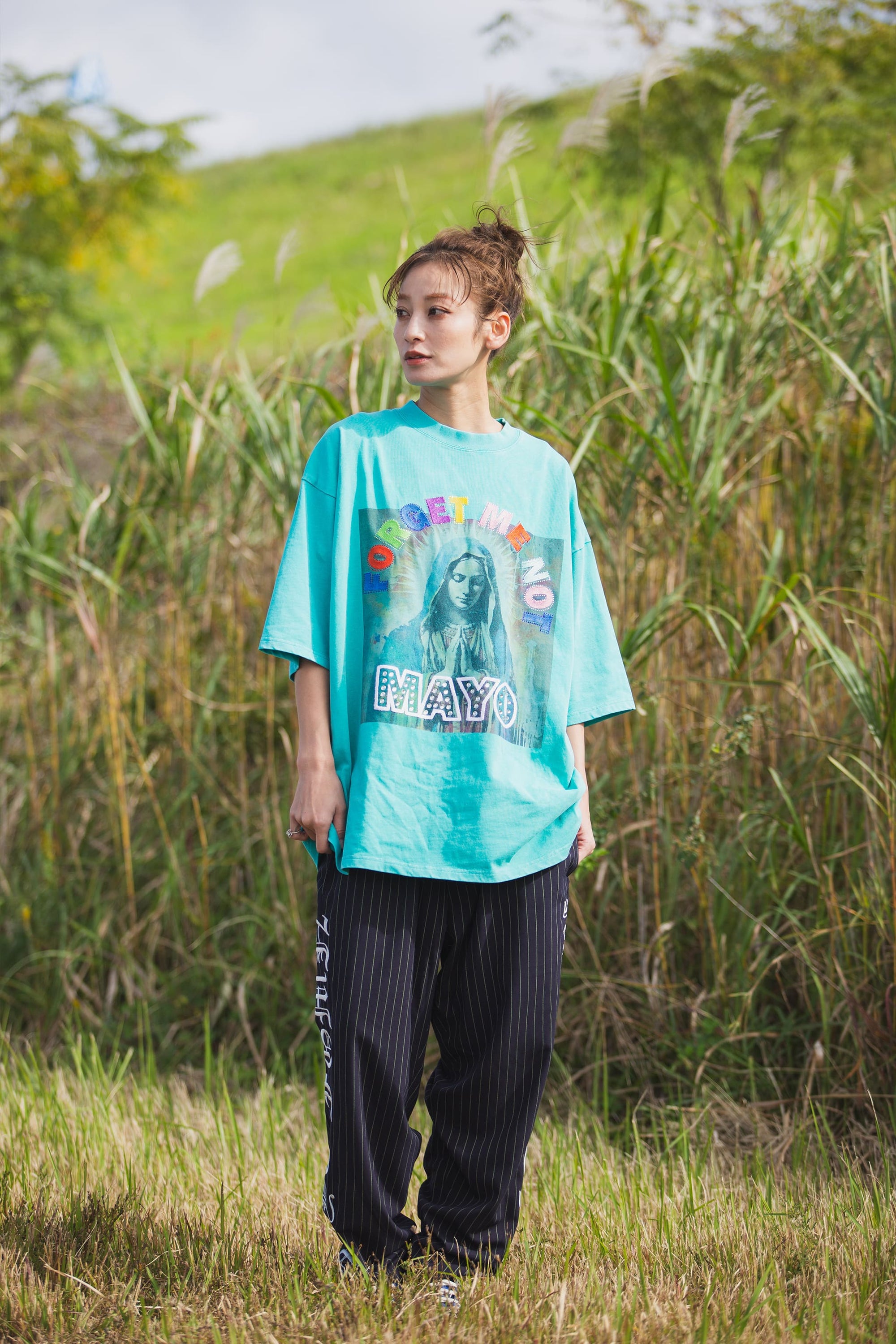 MARIA EMBROIDERY &amp; PRINT RHINE STONE SHORT SLEEVE TEE
