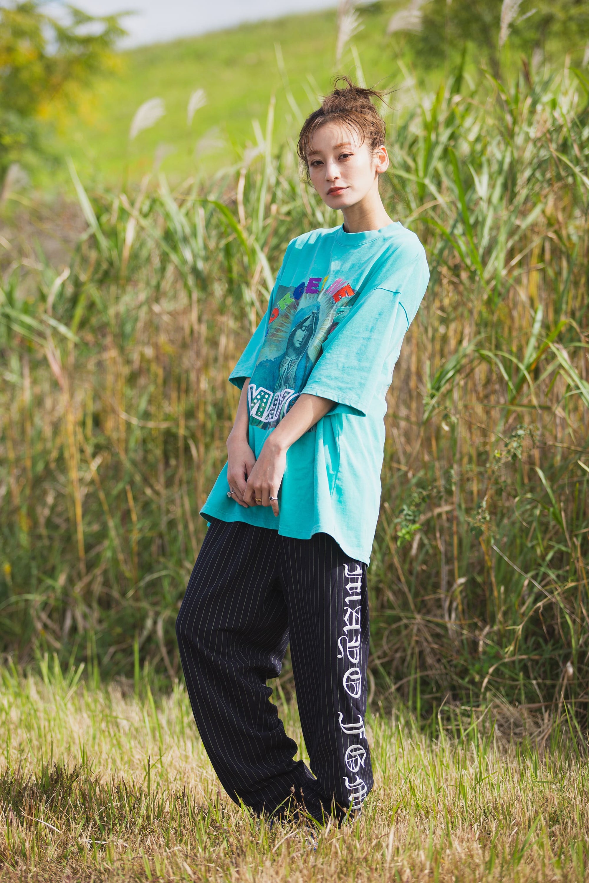 MARIA EMBROIDERY &amp; PRINT RHINE STONE SHORT SLEEVE TEE