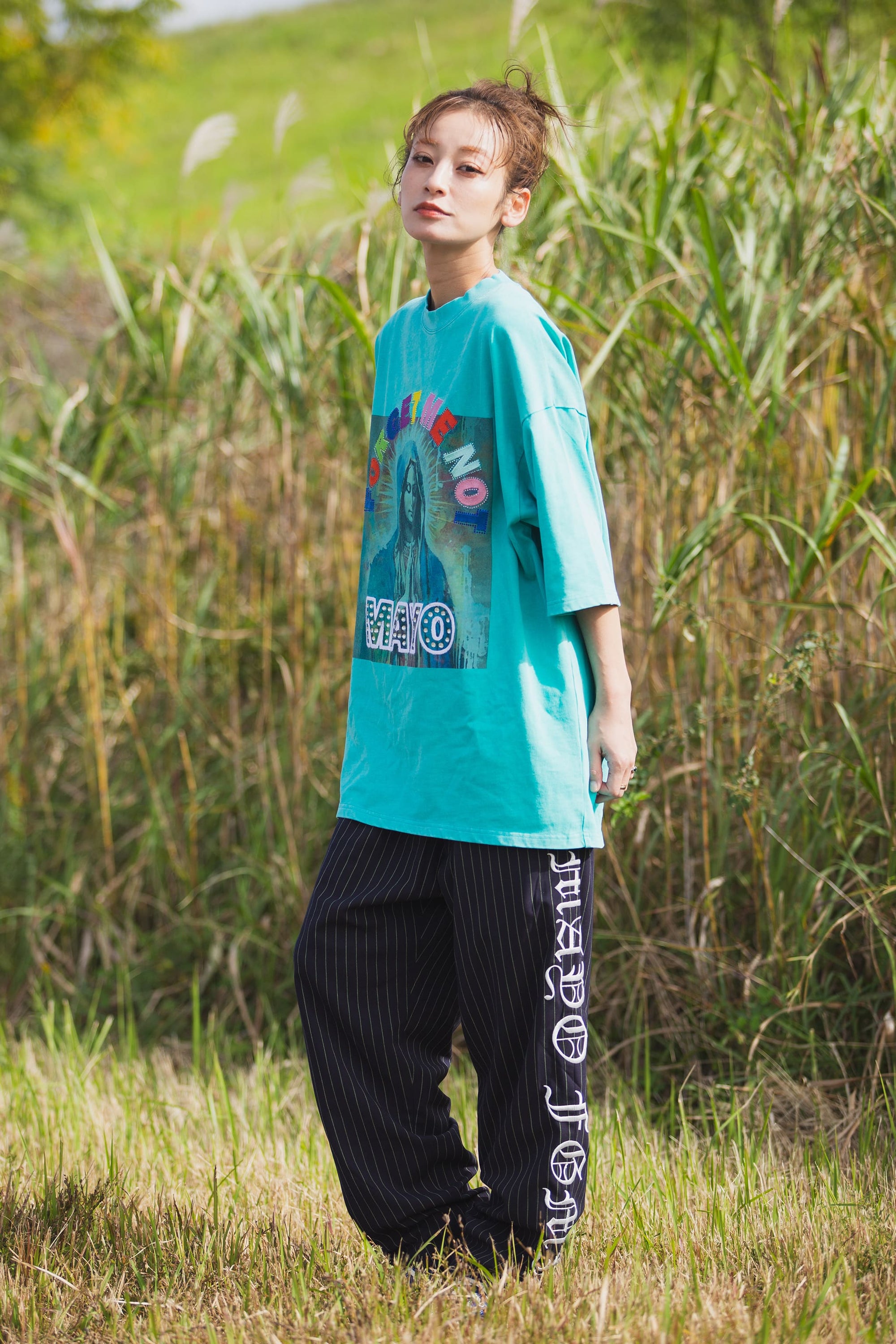 MARIA EMBROIDERY &amp; PRINT RHINE STONE SHORT SLEEVE TEE
