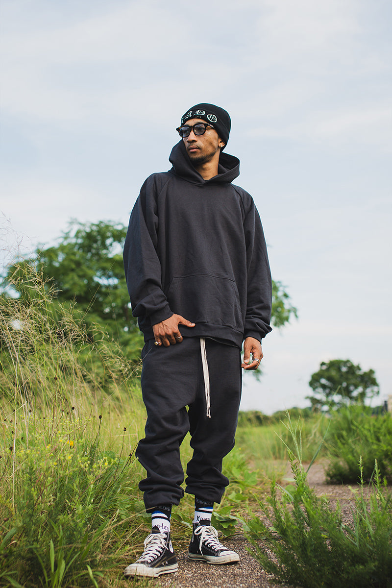 PLAIN EMBROIDERY HOODIE - BLACK