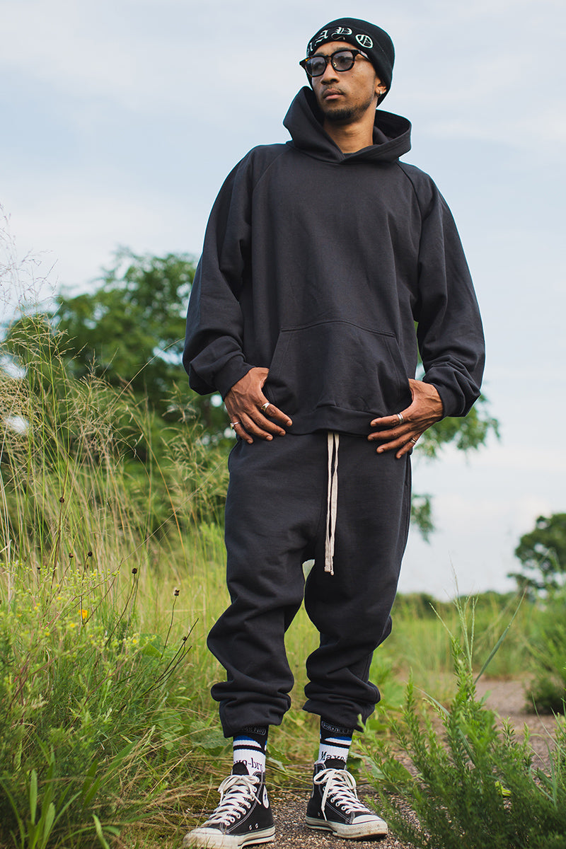 PLAIN EMBROIDERY SWEAT PANTS - BLACK