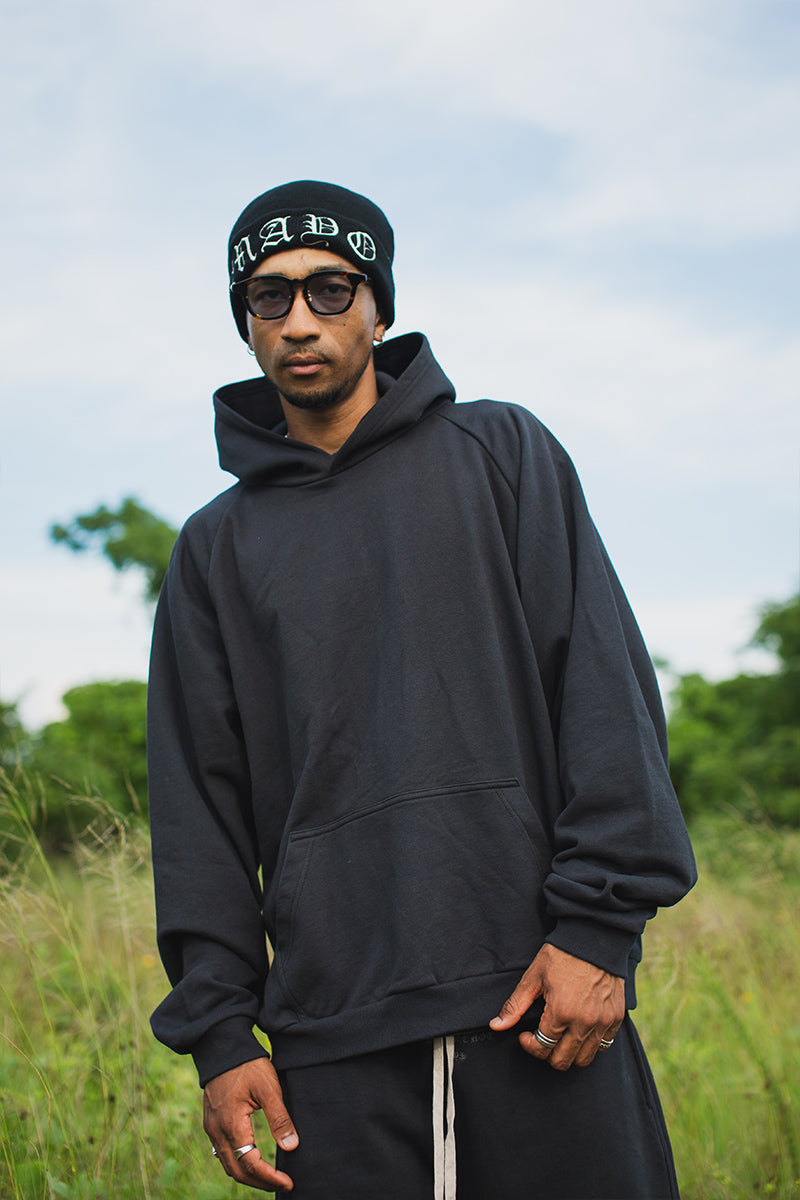 PLAIN EMBROIDERY HOODIE - BLACK