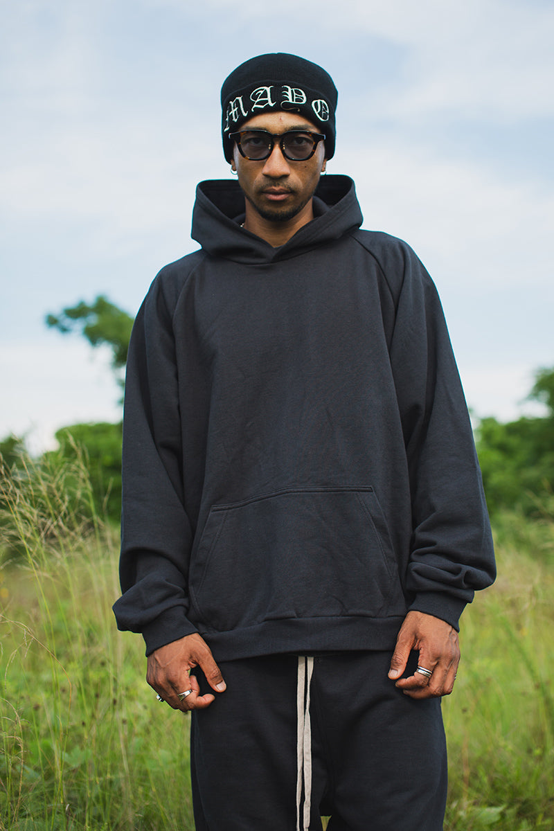 PLAIN EMBROIDERY HOODIE - BLACK