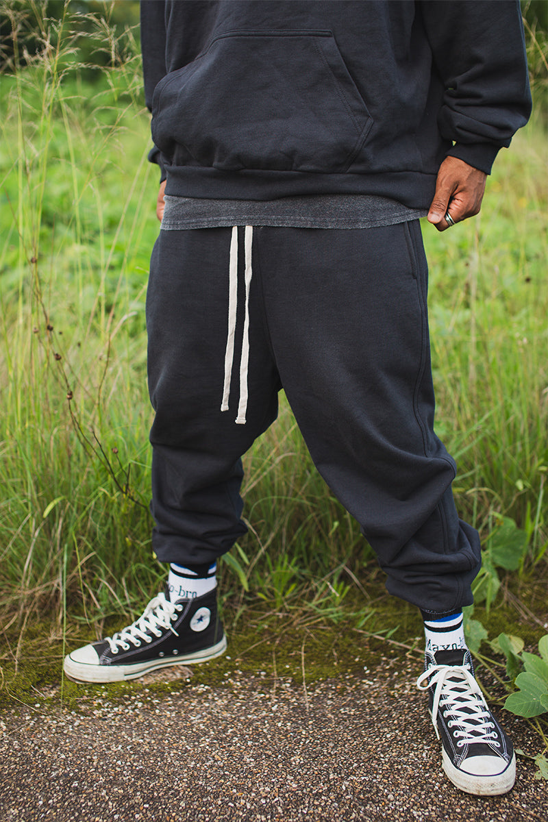 PLAIN EMBROIDERY SWEAT PANTS - BLACK