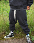 PLAIN EMBROIDERY SWEAT PANTS - BLACK