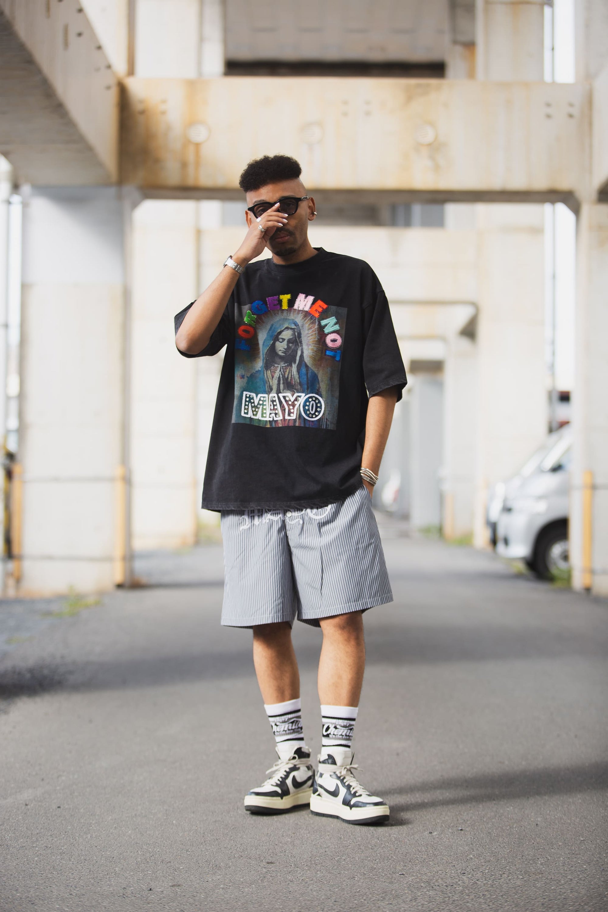 MARIA EMBROIDERY &amp; PRINT RHINE STONE SHORT SLEEVE TEE