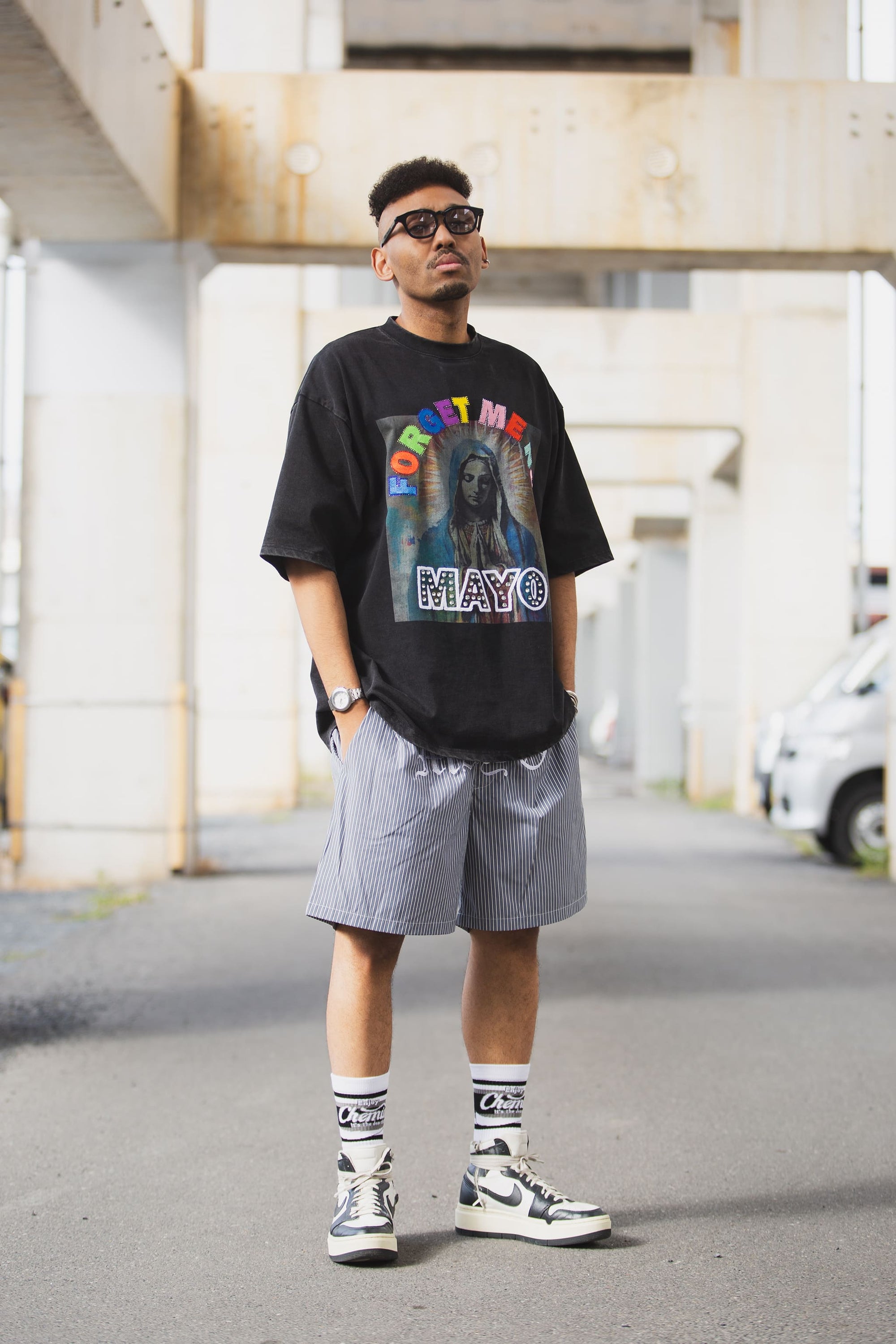 MARIA EMBROIDERY &amp; PRINT RHINE STONE SHORT SLEEVE TEE