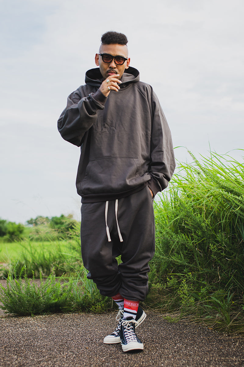 PLAIN EMBROIDERY SWEAT PANTS -  CHARCOAL