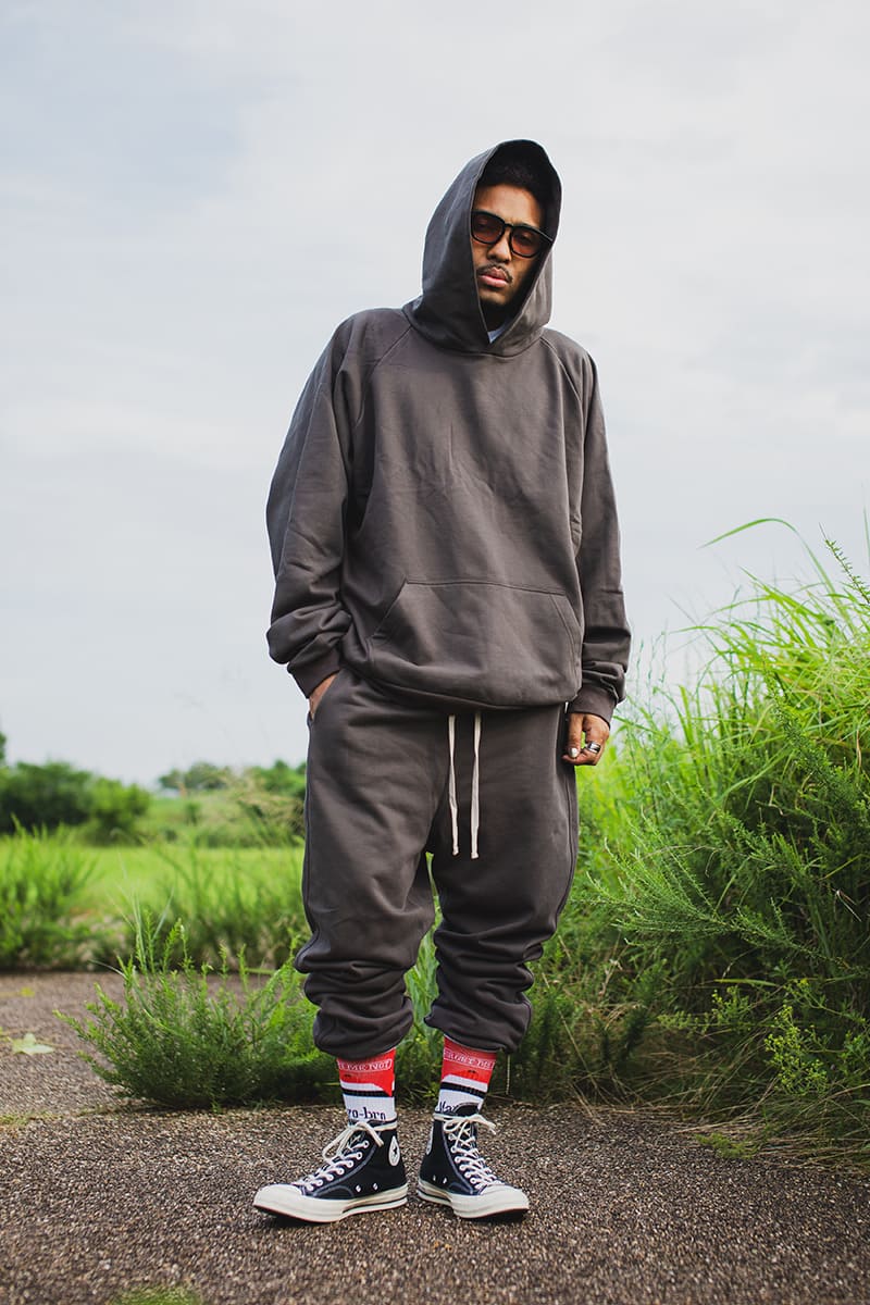 PLAIN EMBROIDERY HOODIE -  CHACOAL