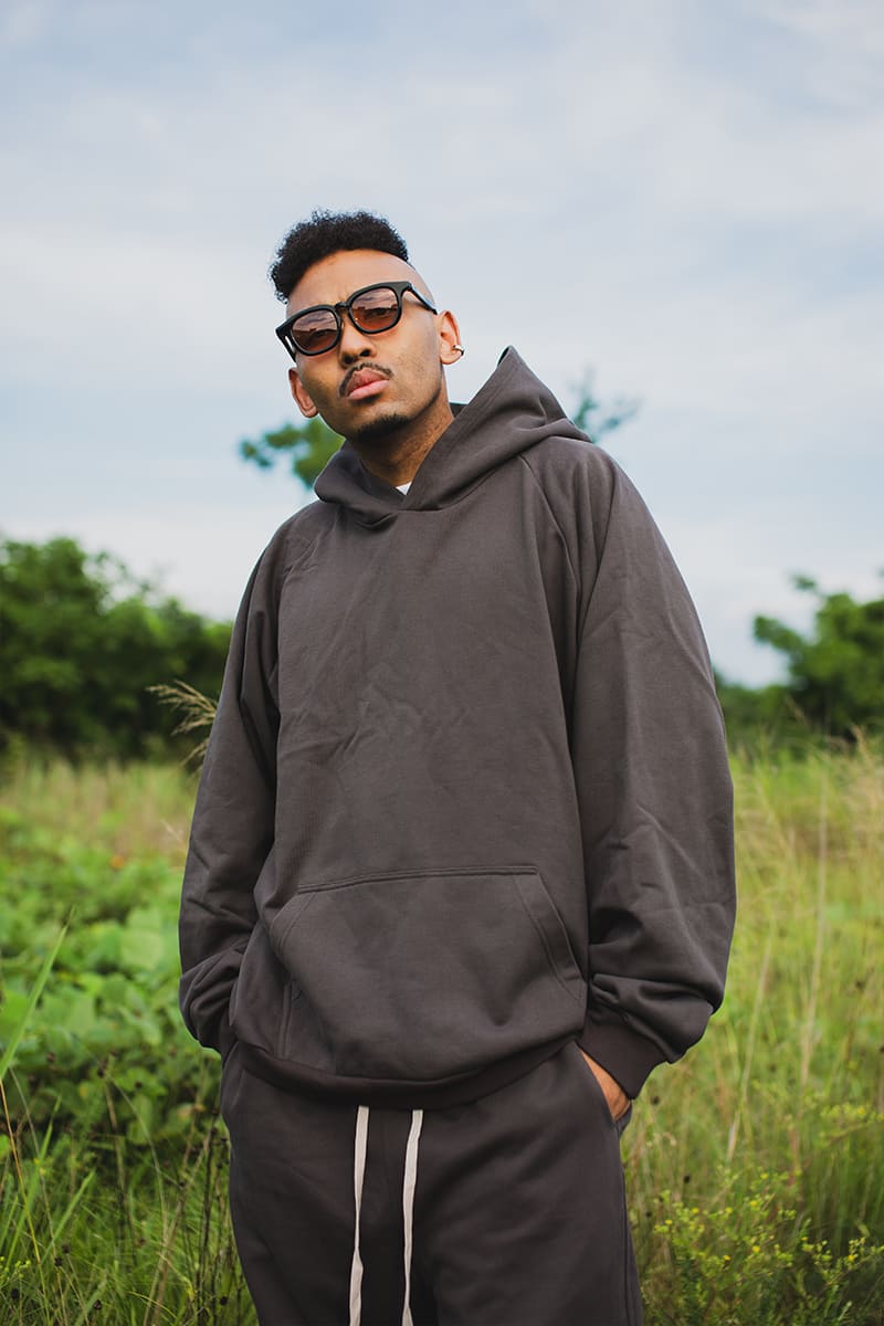 PLAIN EMBROIDERY HOODIE -  CHACOAL